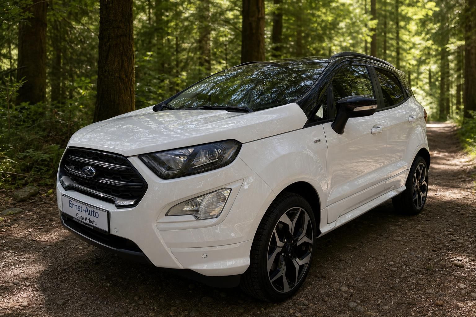 Ford EcoSport Frontansicht weiß mit schwarzem Dach LED-Scheinwerfer und Sportfelgen