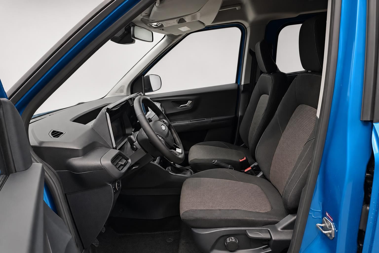 Innenansicht Ford Tourneo Courier mit Fahrersitz und Lenkrad
