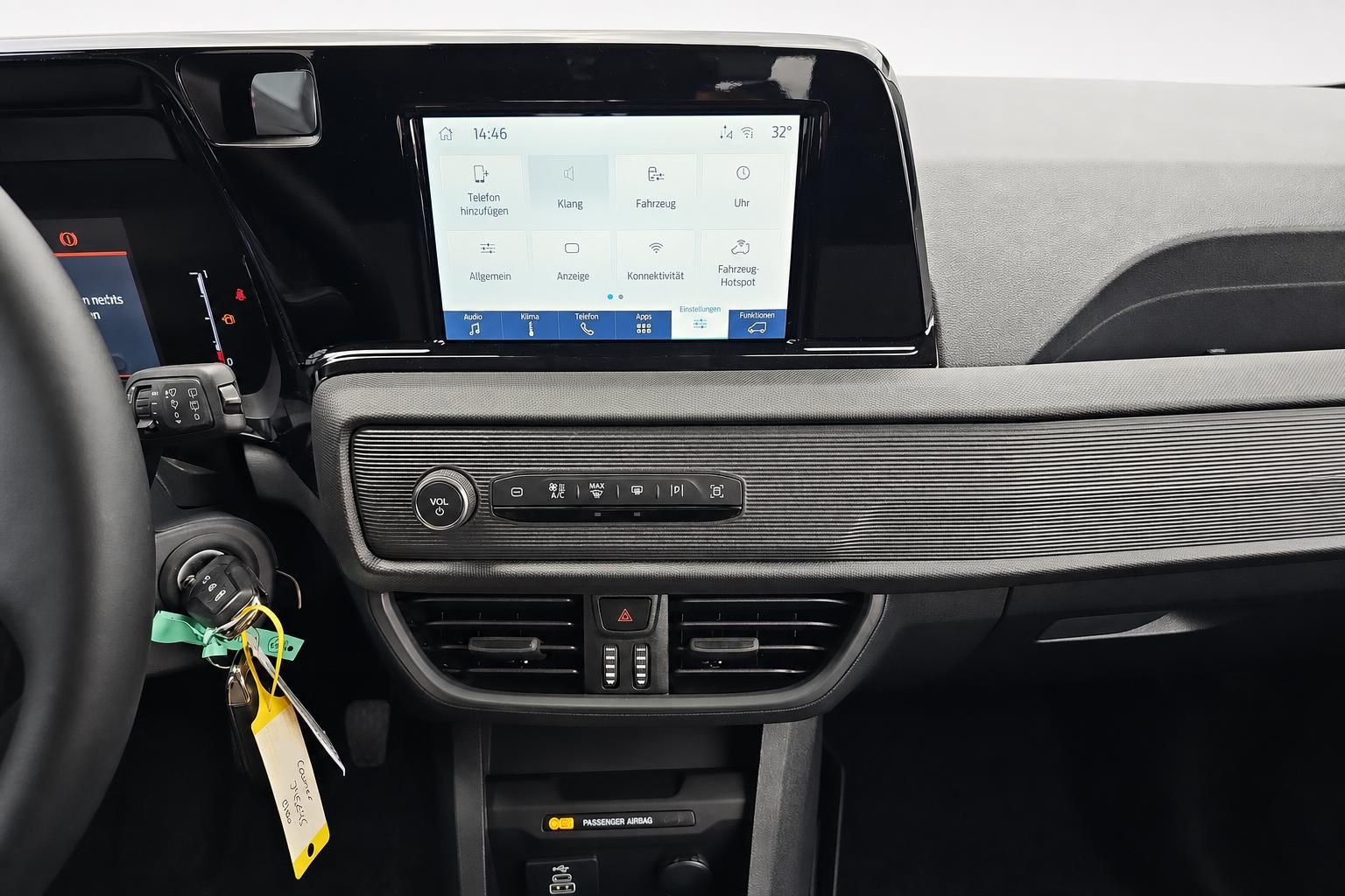 Ford Tourneo Courier Mittelkonsole mit Infotainment Display