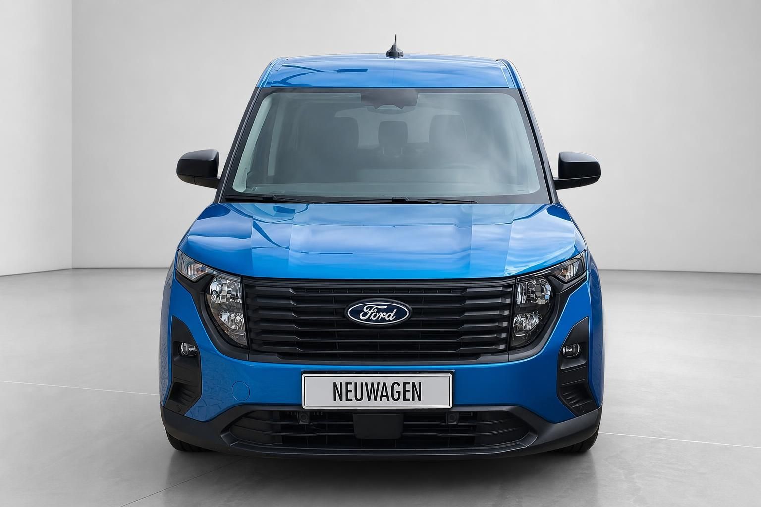 Ford Tourneo Courier blau Frontansicht Neuwagen Studio