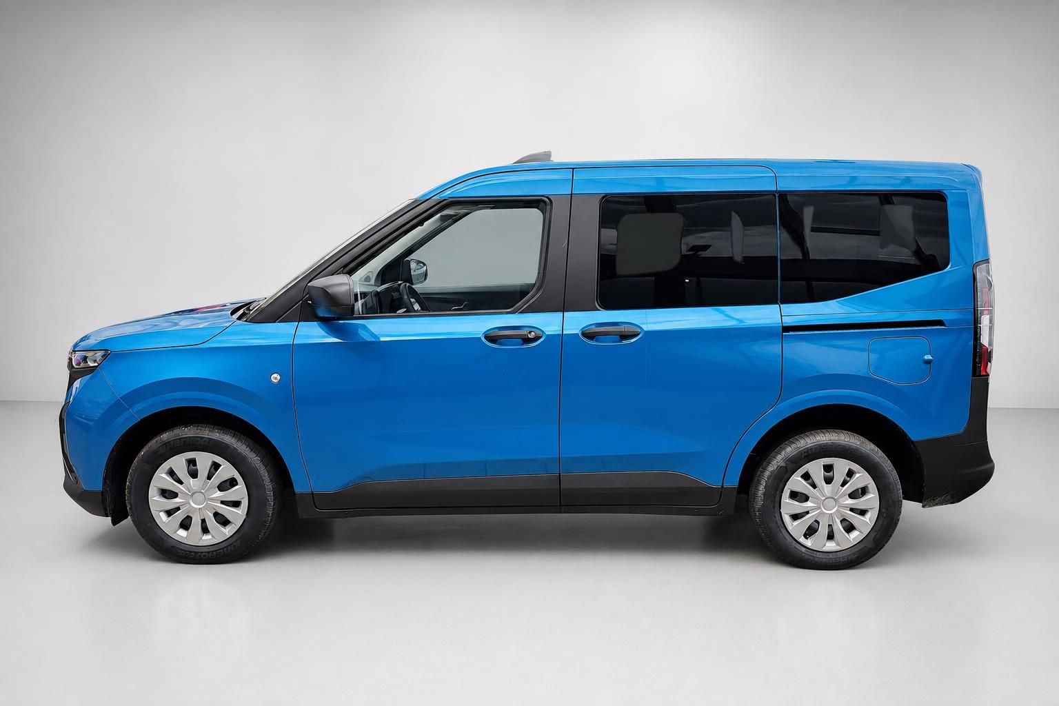 Ford Tourneo Courier blau Seitenansicht komplett Studioaufnahme