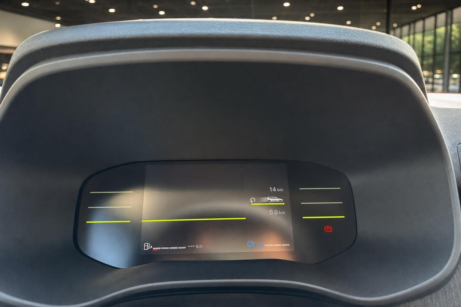 Digitales Kombiinstrument mit Navigationsanzeige und Fahrzeugdaten im modernen Auto-Cockpit