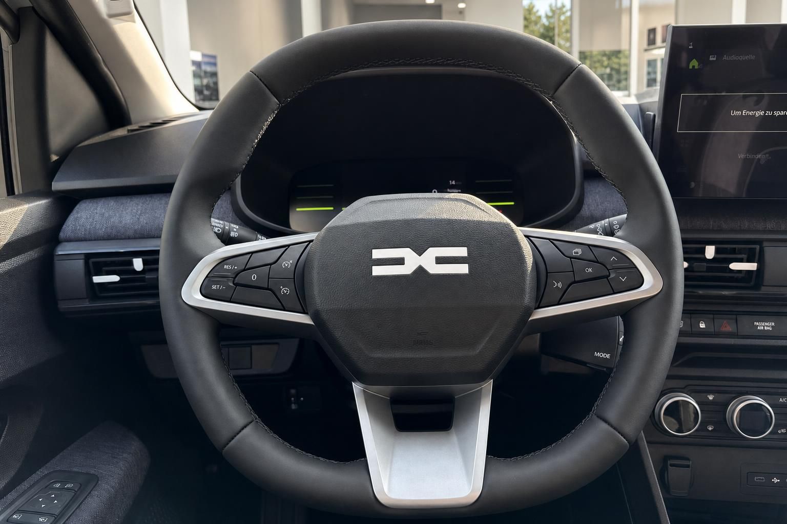 Fahrzeug Cockpit mit Lenkrad und digitalem Armaturenbrett