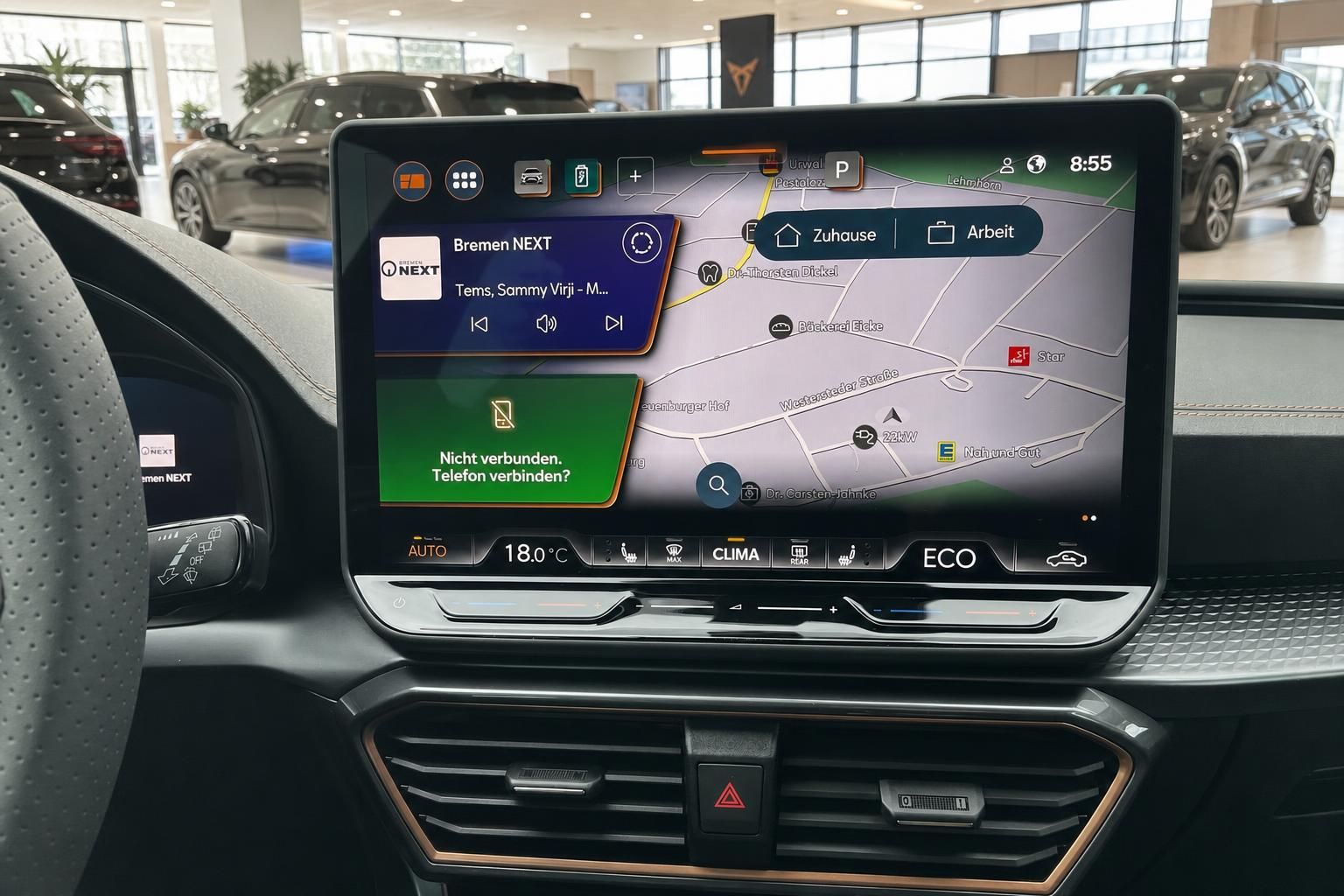 Cupra Formentor Infotainment-Display mit Navigationskarte im Detail