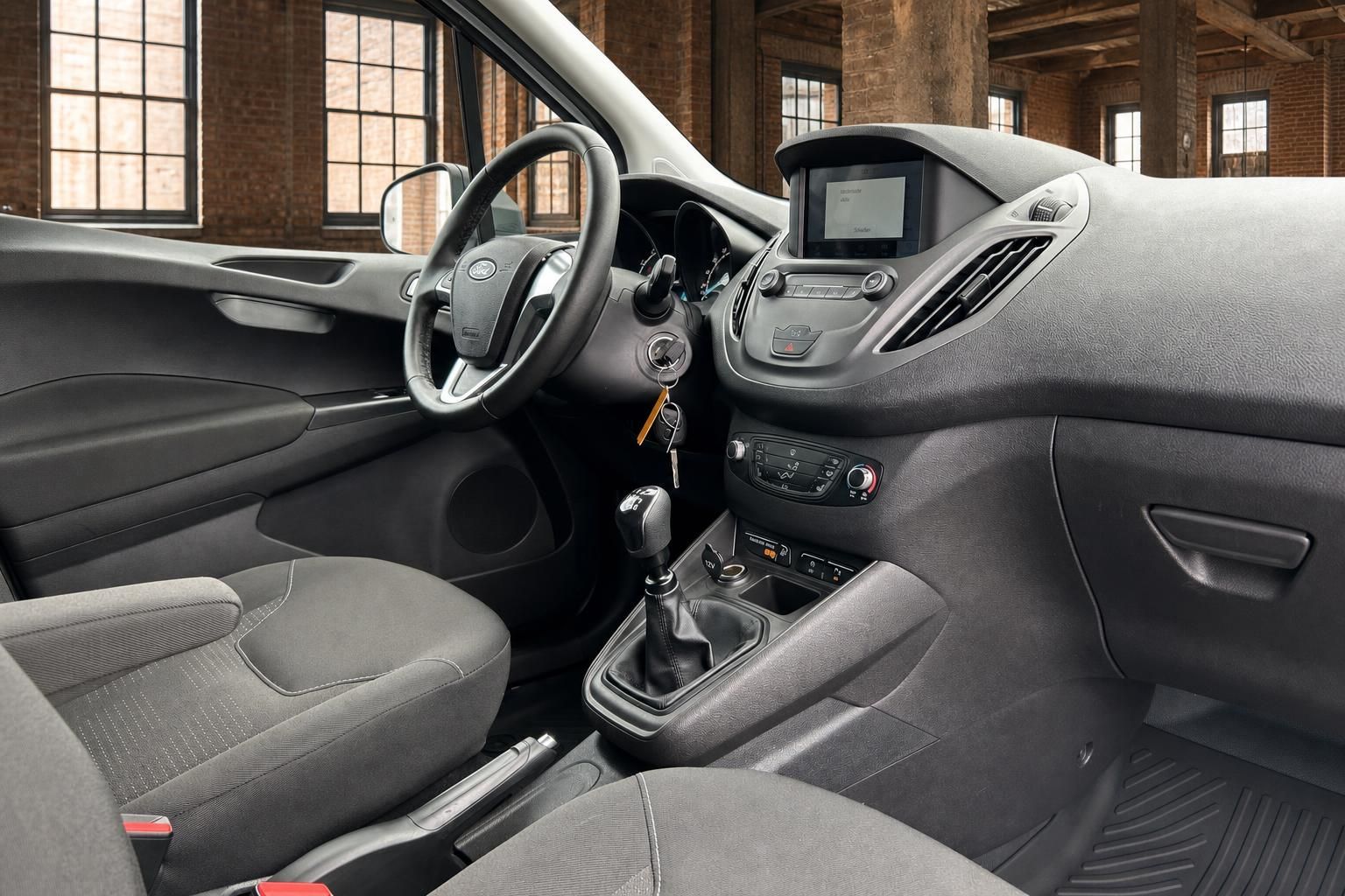 Ford Transit Connect Cockpit – Mittelkonsole, Schaltgetriebe, Infotainment und Klimabedienung