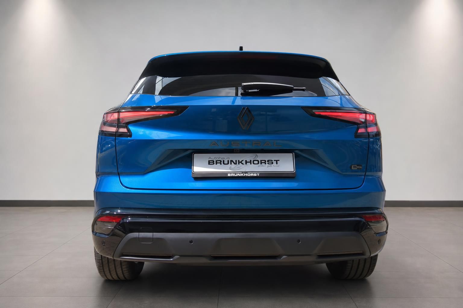 Renault Austral in Blau, Heckansicht im Autohaus Brunkhorst