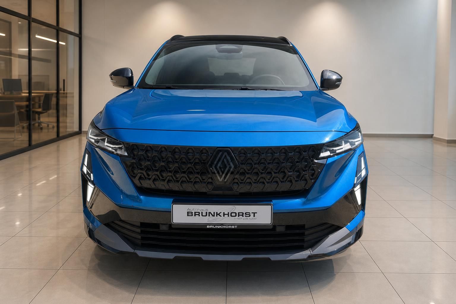 Renault Austral in Blau, Frontansicht im Autohaus Brunkhorst
