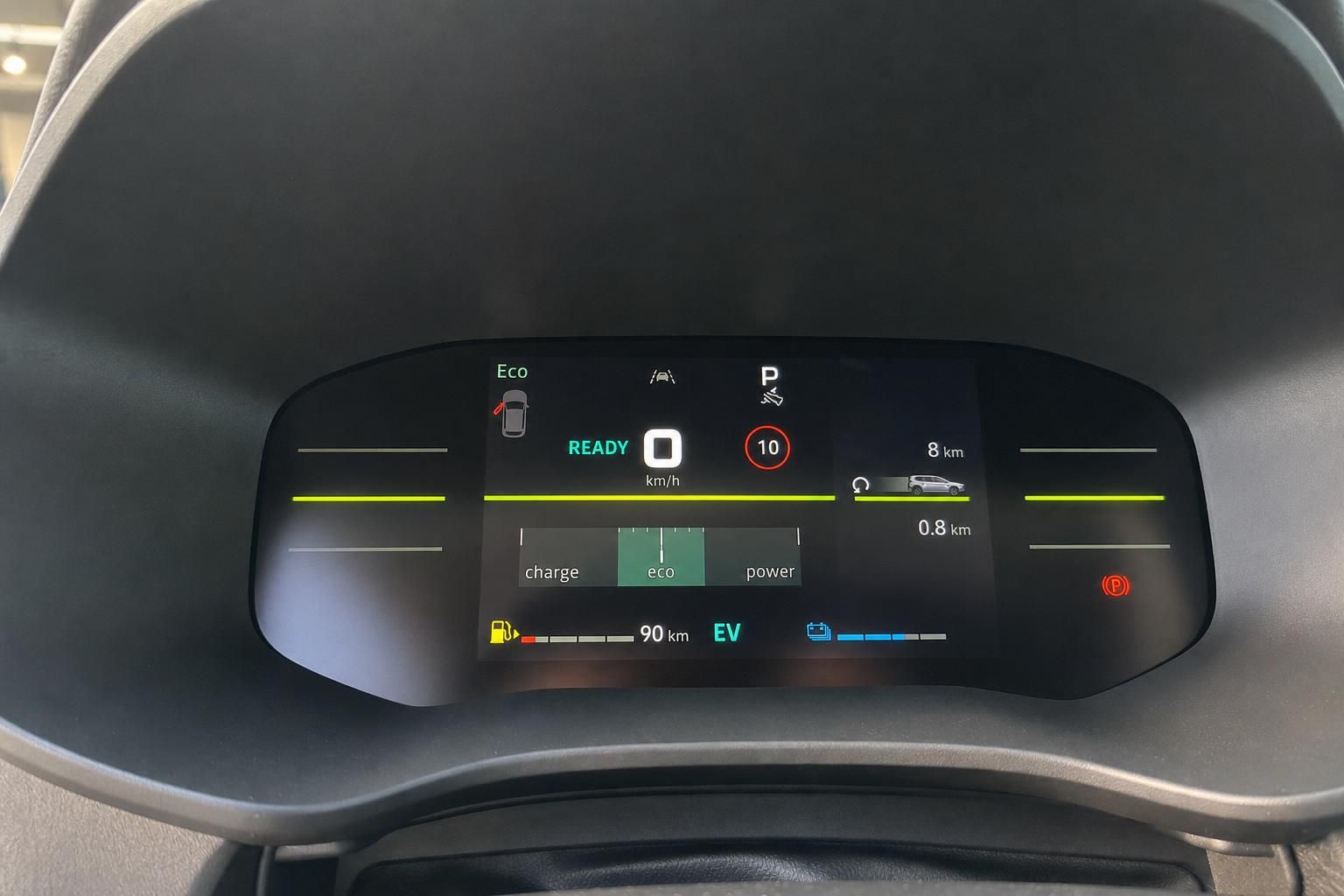 Digitales Kombiinstrument im Auto mit Eco-Modus und Elektrofahrzeug-Anzeigen