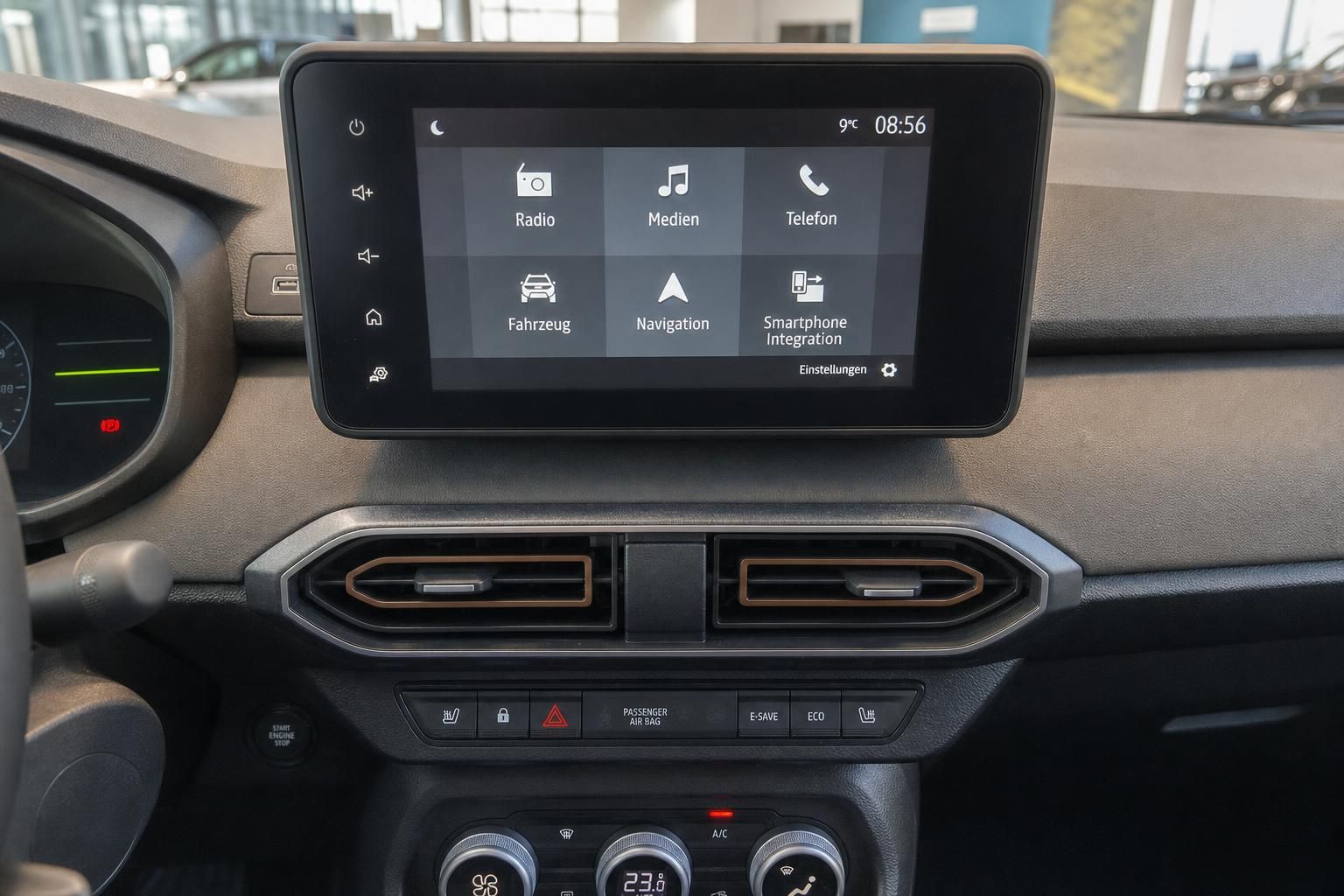 Dacia Fahrzeug Touchscreen-Display mit Navigationsmenü und Klimaanlage-Bedienung