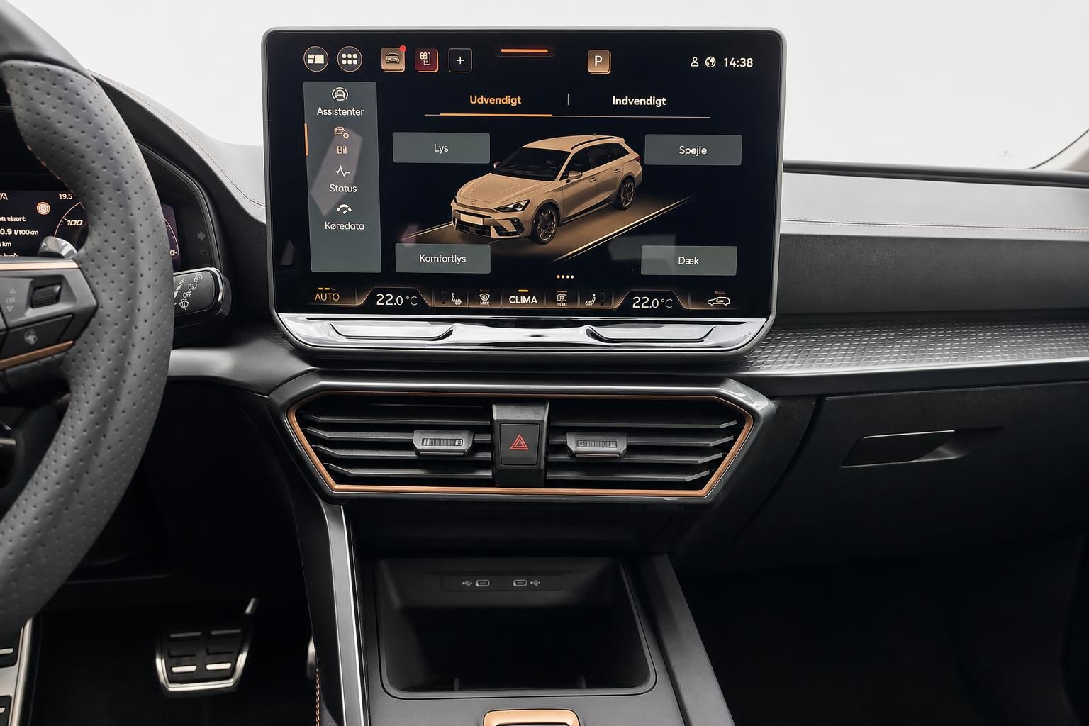 Cupra Infotainment-Bildschirm mit Fahrzeugübersicht und Klimabedienung