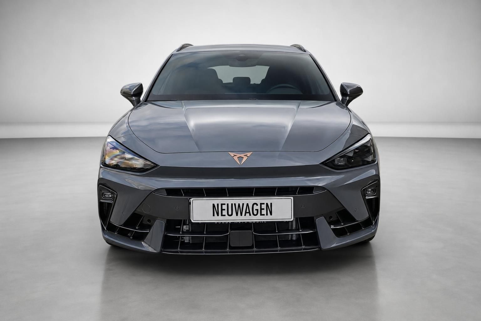 Cupra Neuwagen, direkte Frontansicht mit Kuehlergrill