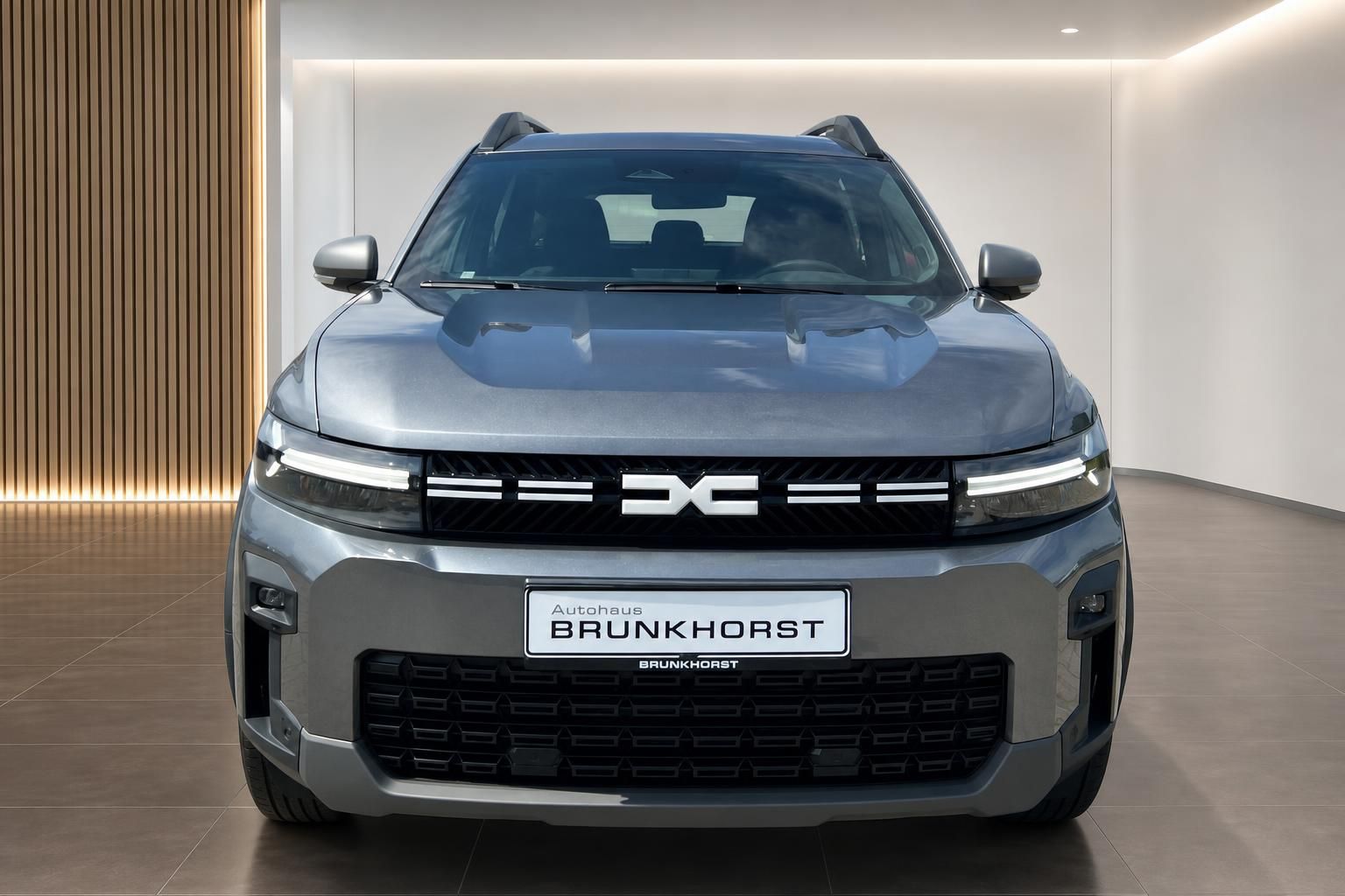 Dacia Bigster Frontansicht mit Kuehlergrill und Kennzeichen Brunkhorst