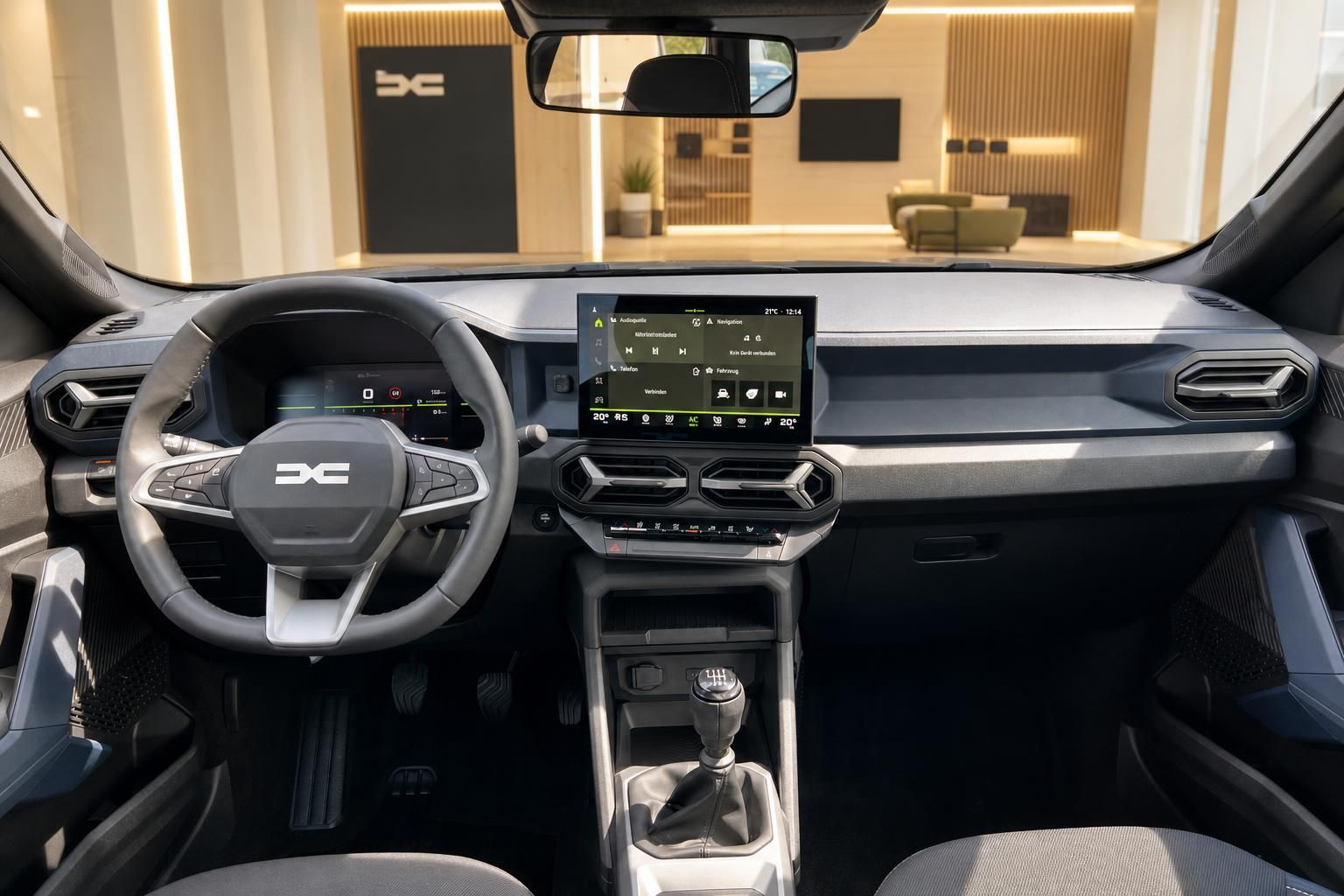 Cockpit mit Lenkrad und Infotainment-Display im Fahrzeuginnenraum