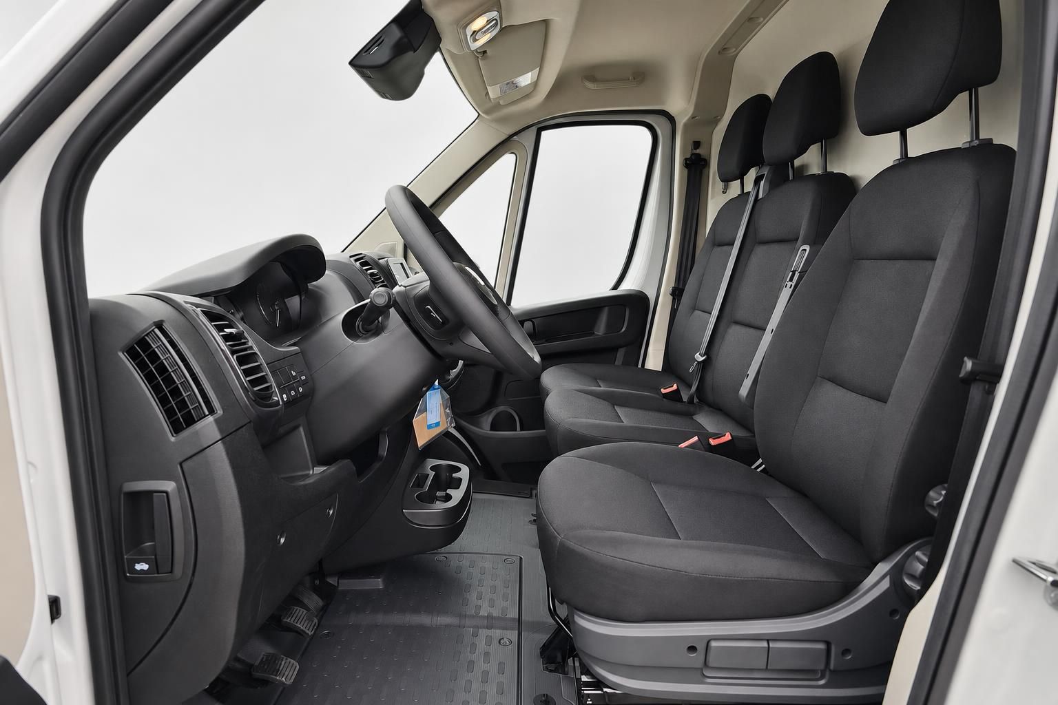 Fahrerkabine Fiat Transporter mit Sitzen und Armaturenbrett Ansicht