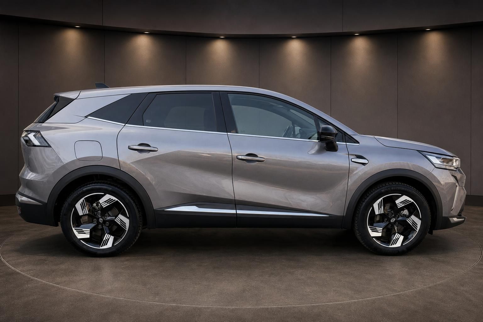 Renault SUV Seitenansicht in Grau mit Leichtmetallfelgen