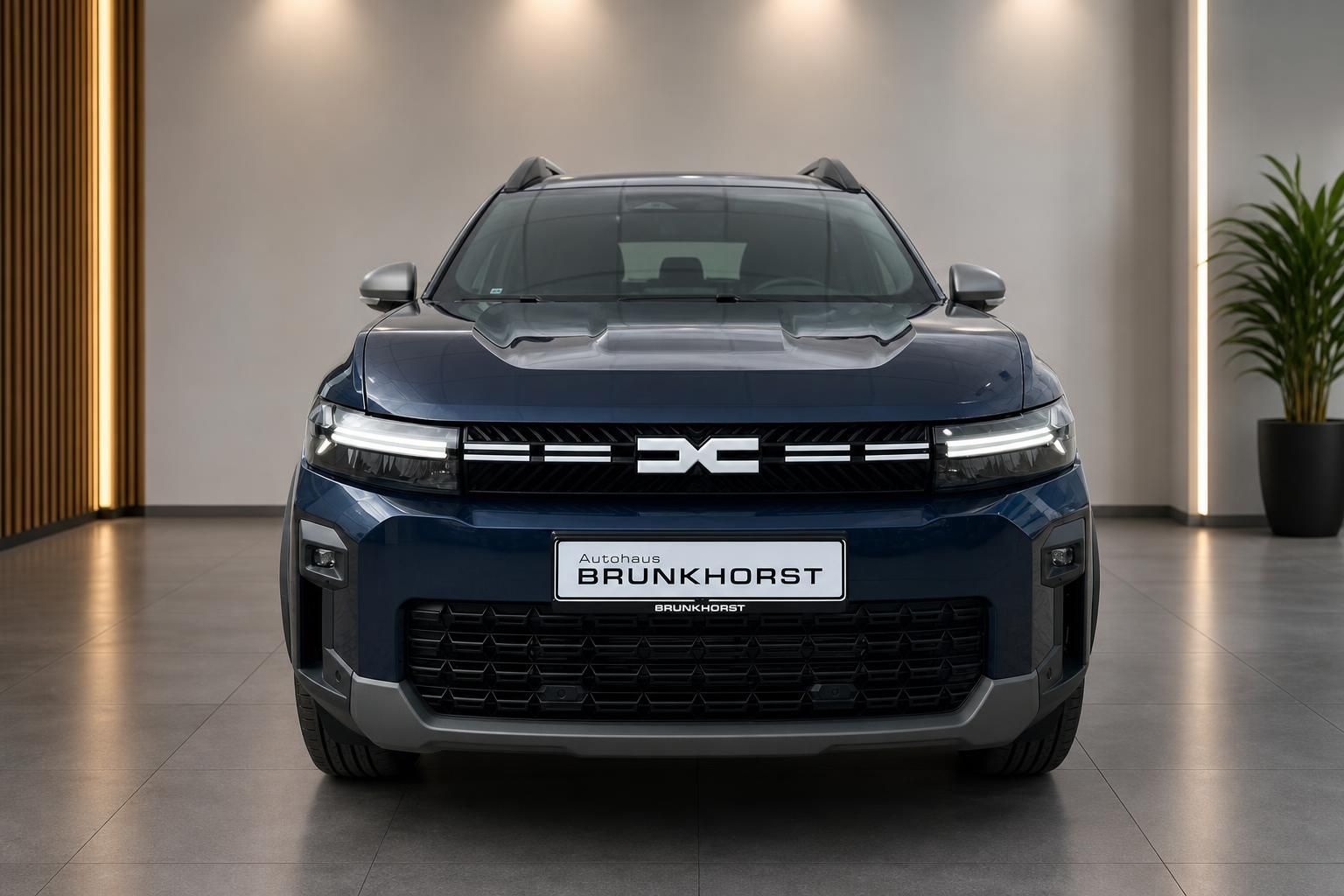 Dacia Bigster SUV Frontansicht - LED-Scheinwerfer und charakteristisches Design in blau