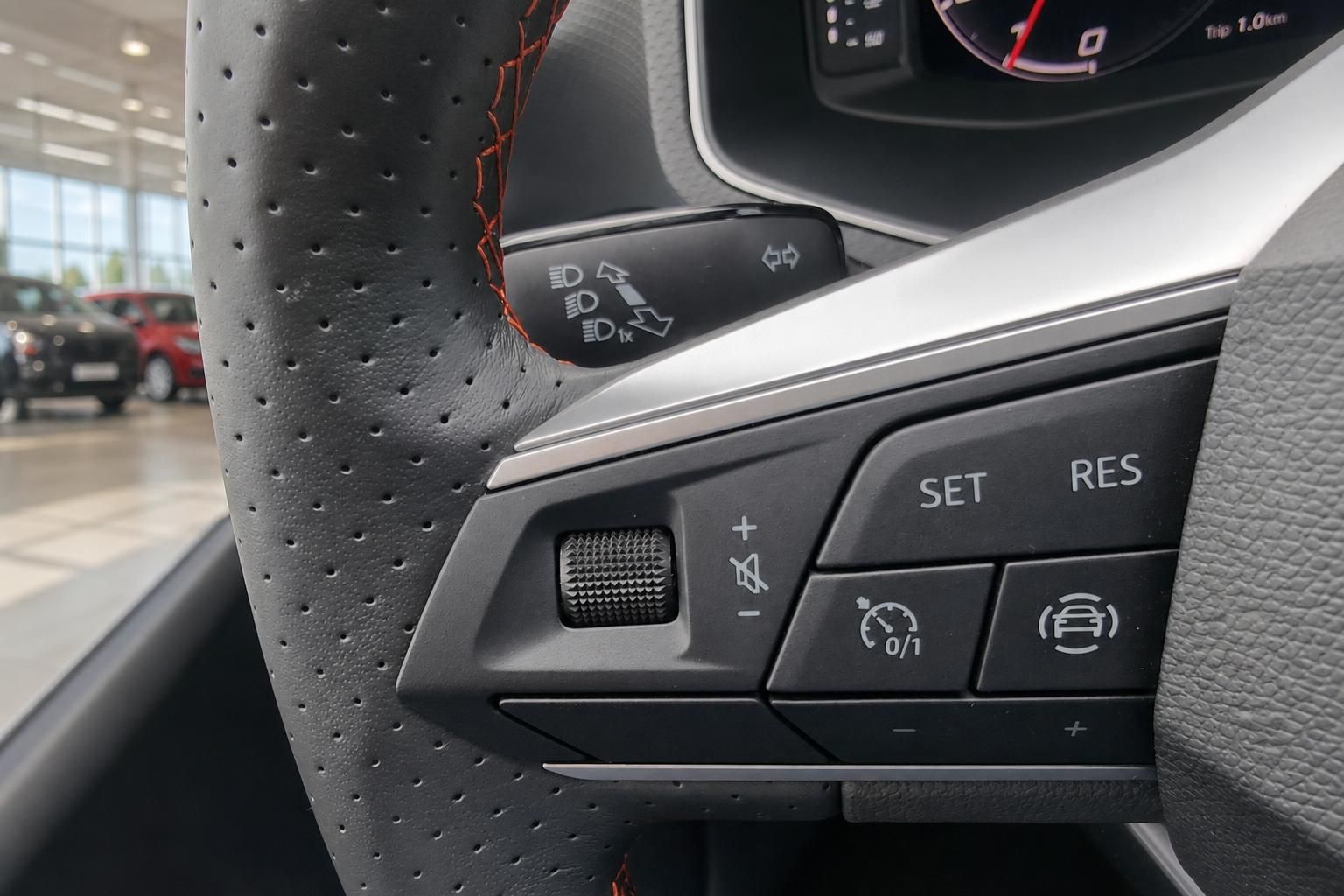 Lenkradbedienelemente mit Tempomat und Spurhalteassistent im Detail