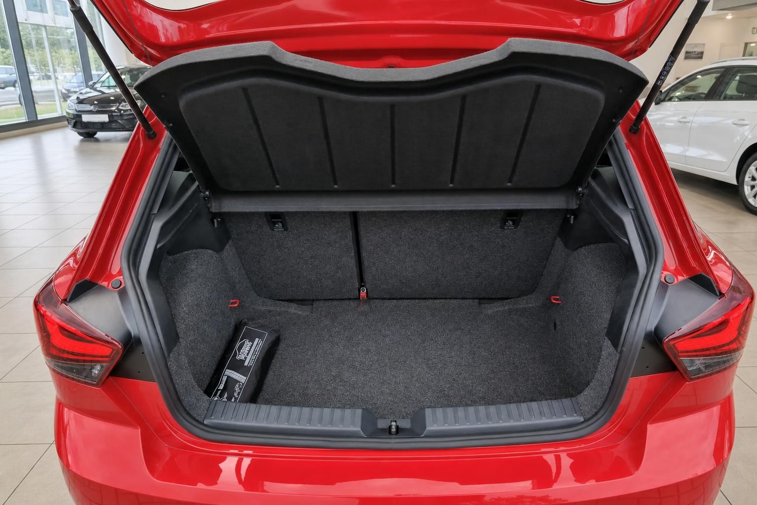 Kofferraum des SEAT Ibiza FR mit viel Stauraum