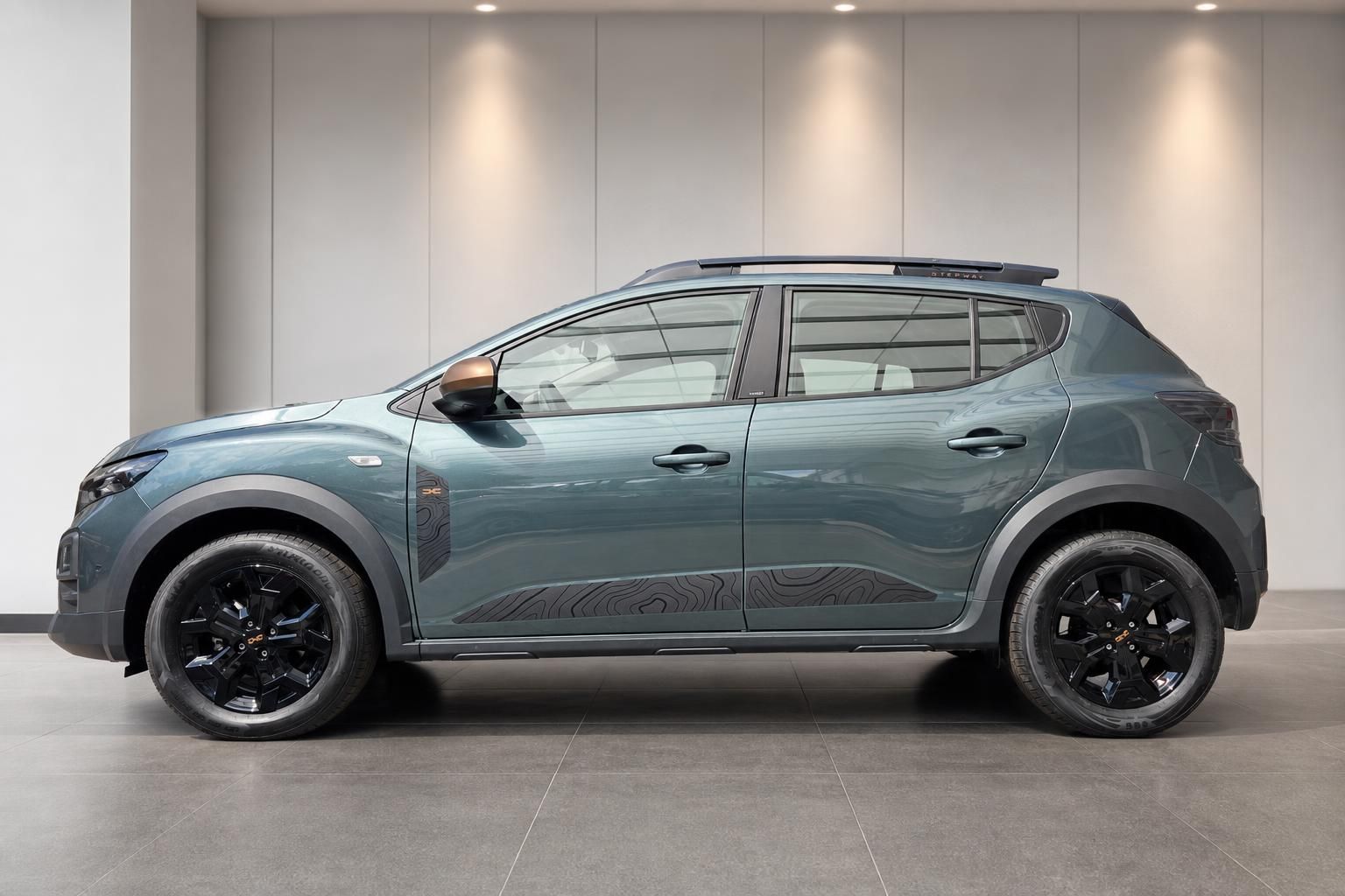 Dacia Sandero Stepway grün, Seitenansicht mit Leichtmetallfelgen