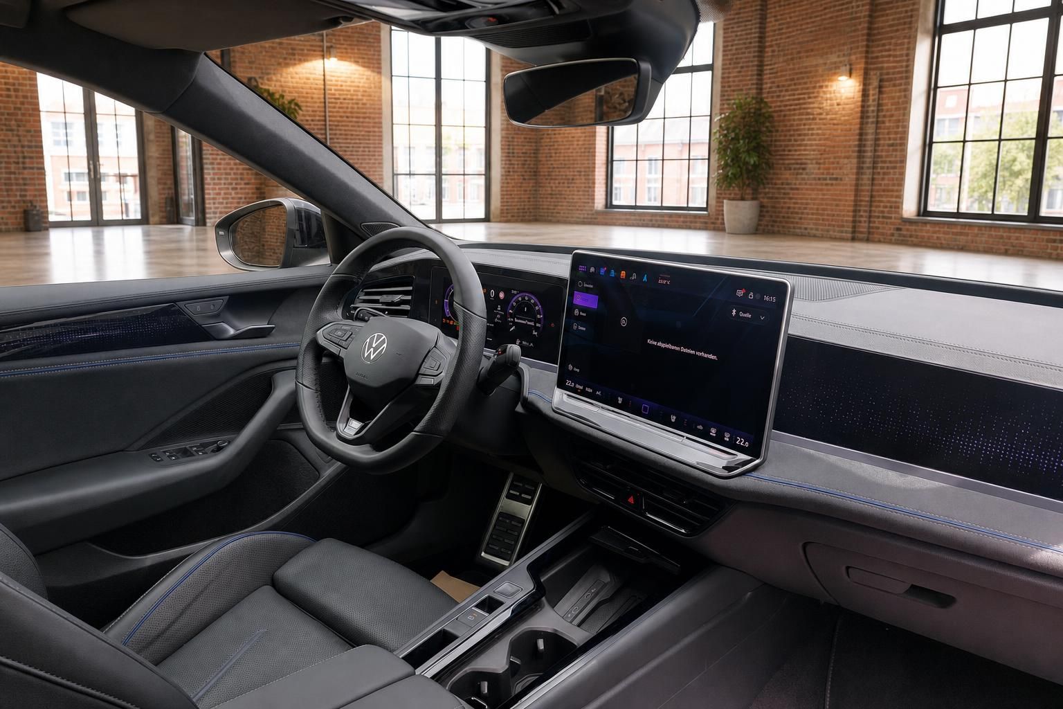 VW Fahrerseite mit Lenkrad, Digitaltacho und großem Touchscreen-Display