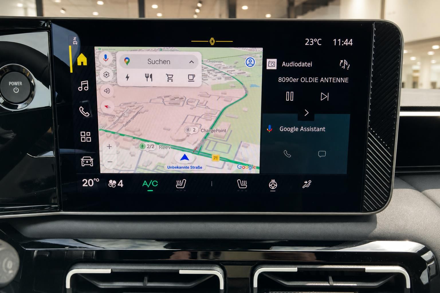Renault 5 Infotainment-Touchscreen mit Android Auto Navigation und Klimabedienung