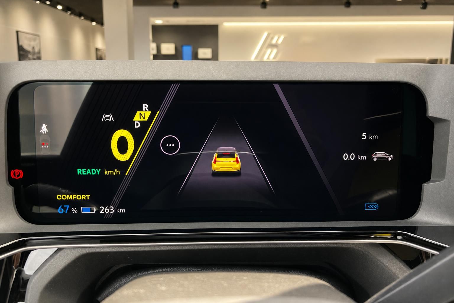 Digitales Kombiinstrument Elektroauto mit Reichweitenanzeige 263 km und Fahrmodus Comfort