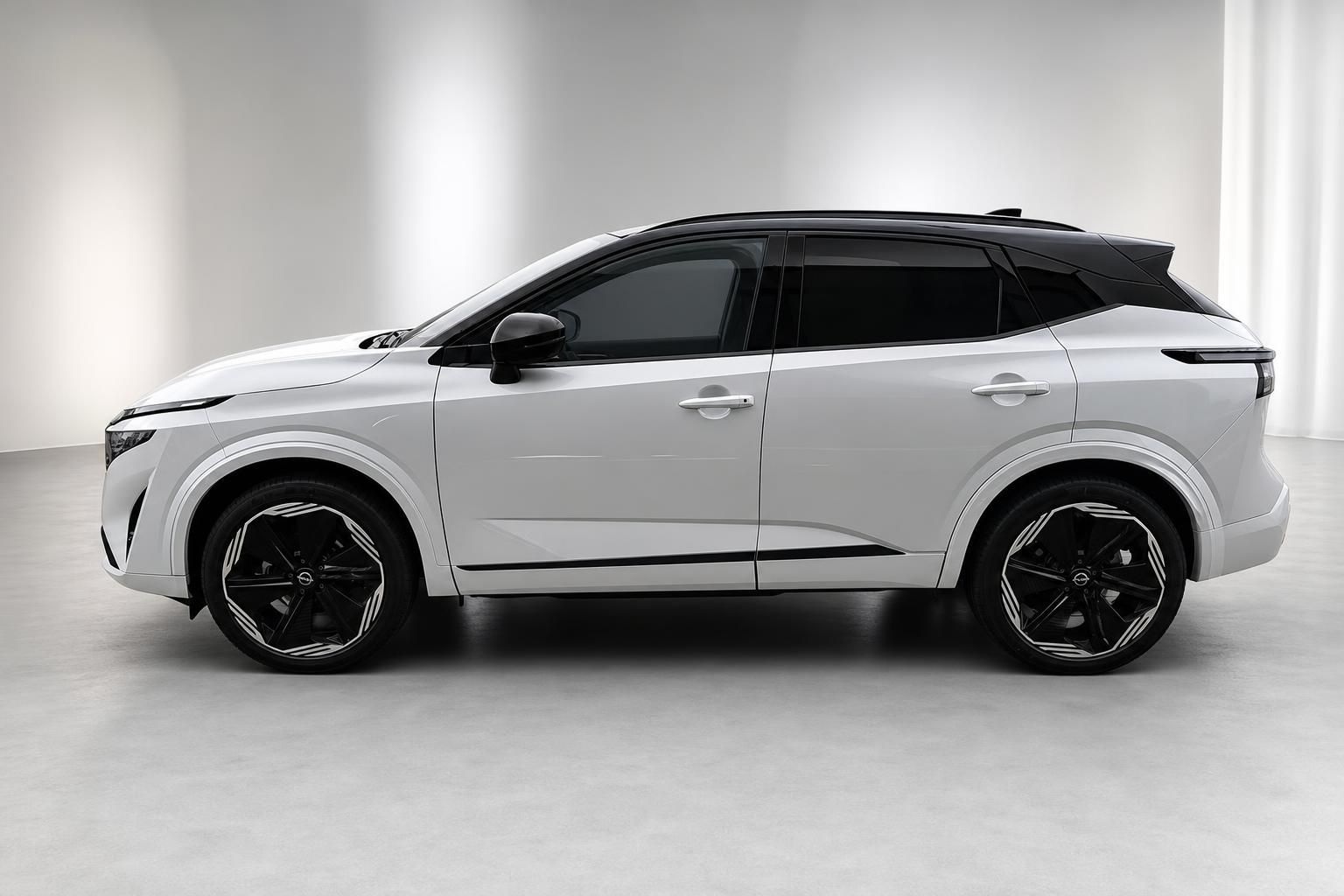 Nissan Qashqai weiß Seitenansicht komplett im Profil