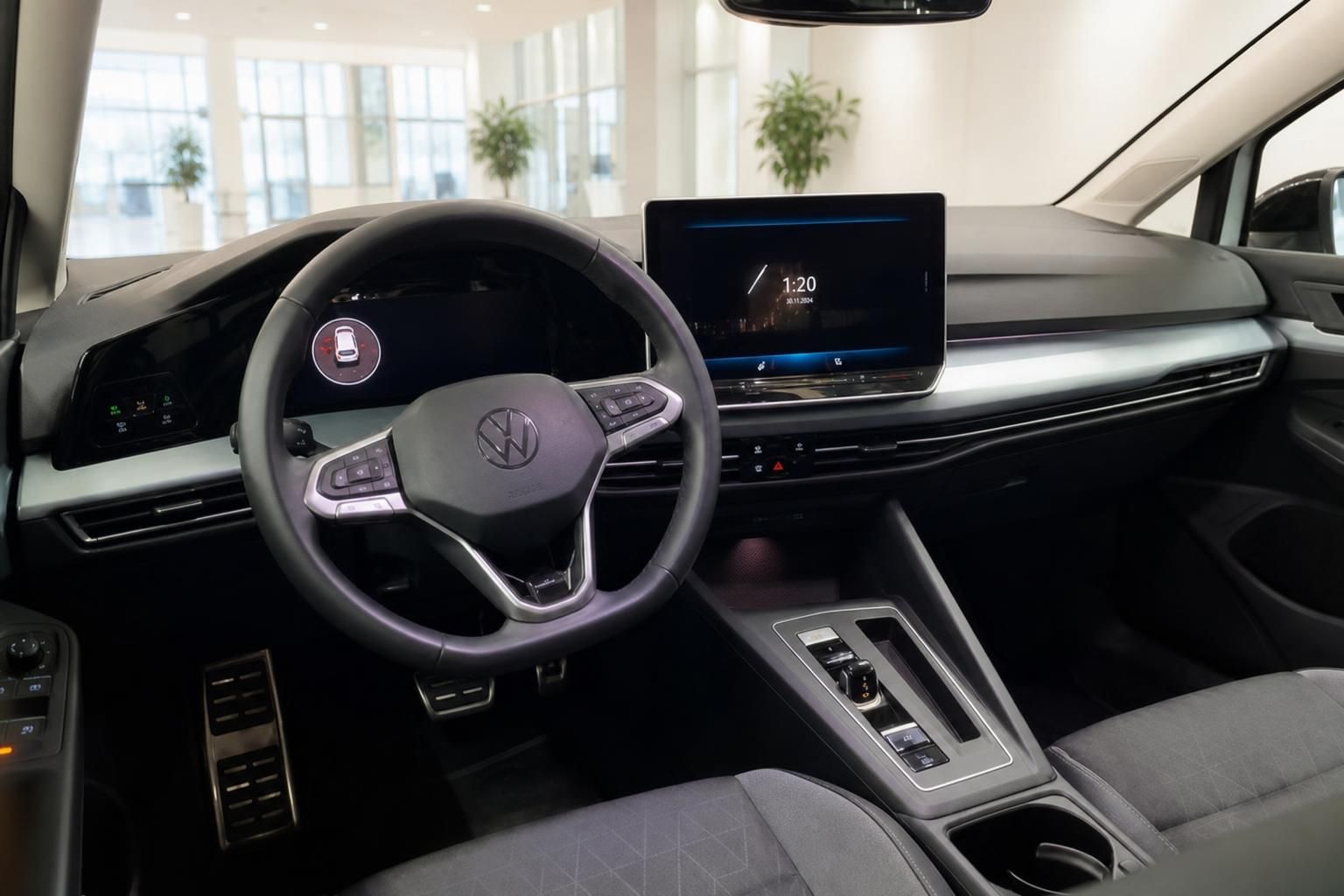 VW Golf Innenraum Cockpit mit digitalem Display