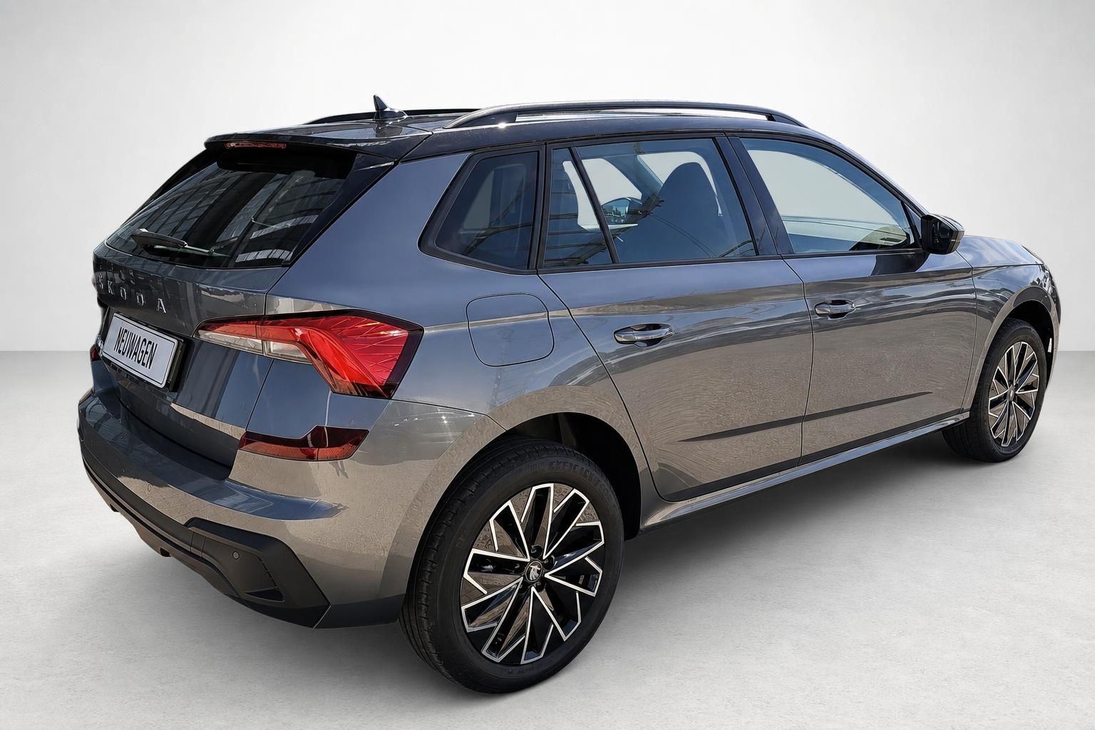 Škoda Kamiq in Braun, Heckansicht schräg von hinten