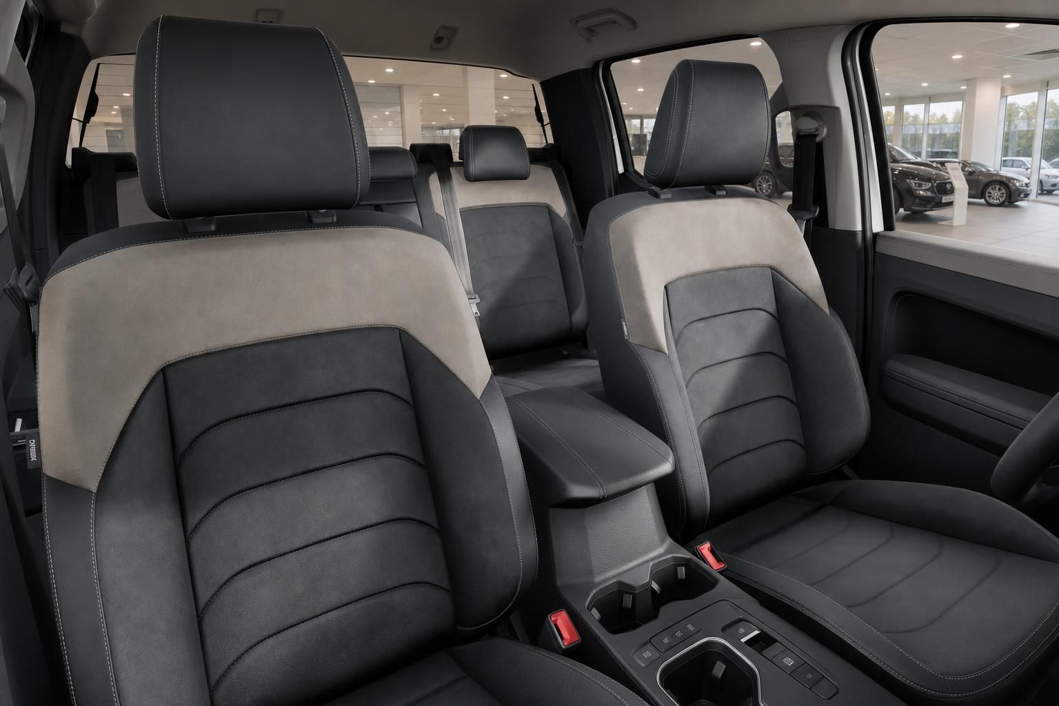VW Amarok Innenraum mit Rücksitzen in Leder-Optik