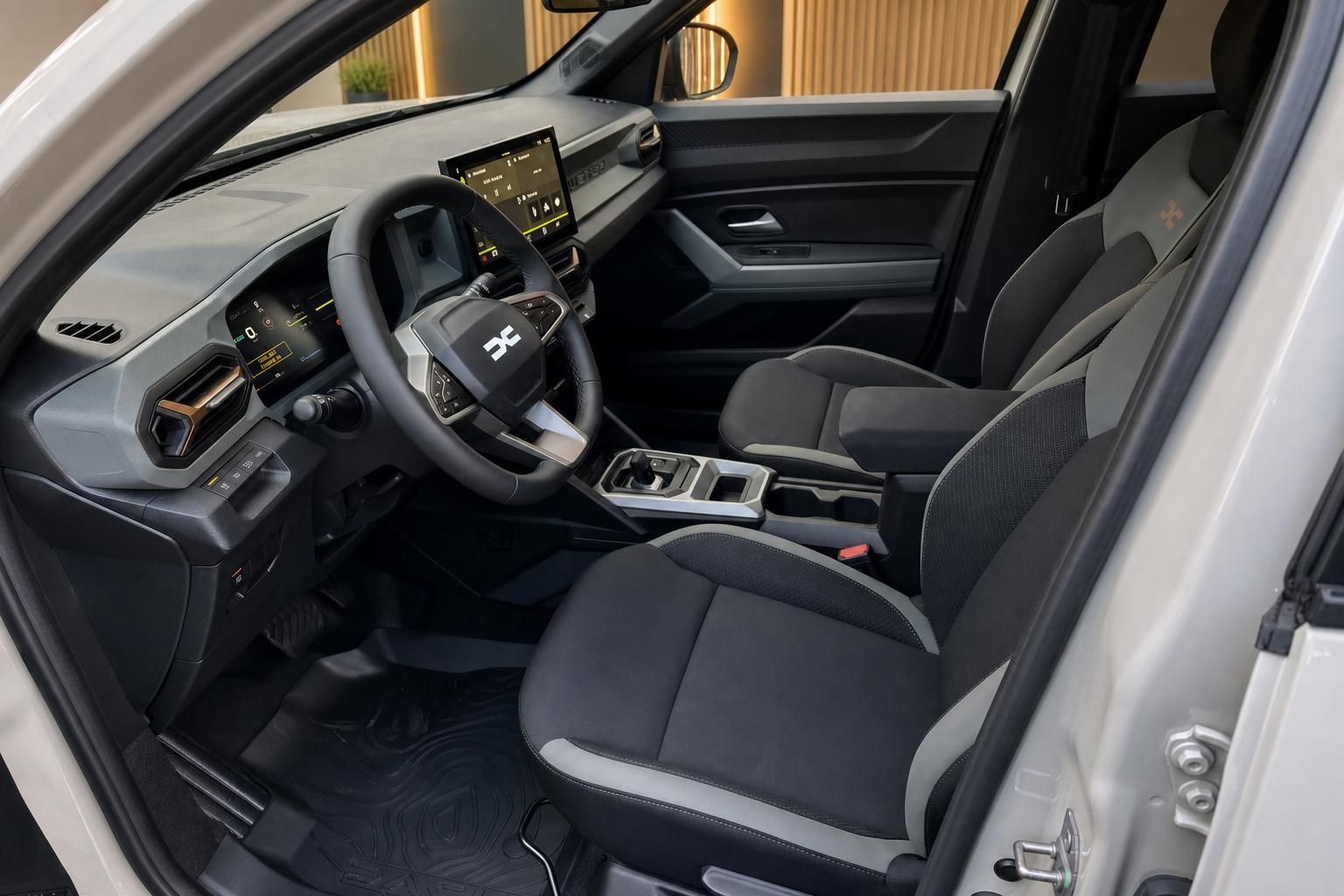 Dacia Duster Innenraum - moderne Ausstattung mit Touchscreen, Lederlenkrad und Komfortsitzen