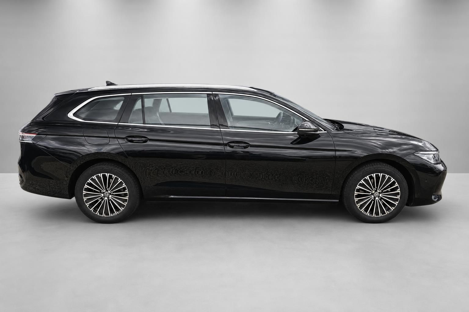 VW Passat Variant schwarz Seitenansicht Gebrauchtwagen