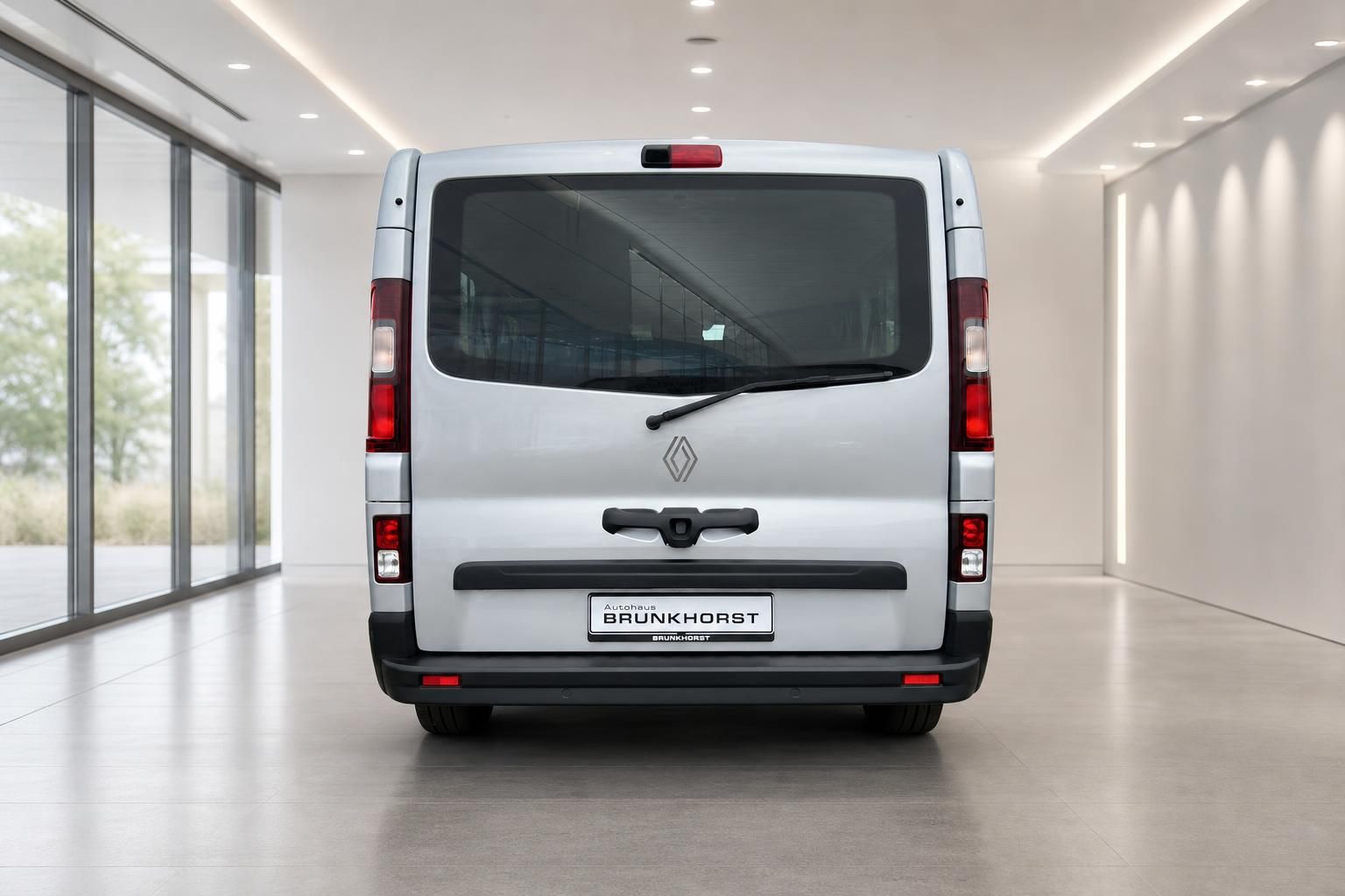 Renault Transporter silber Heckansicht mit Rückleuchten - Nutzfahrzeug bei Autohaus Brunkhorst