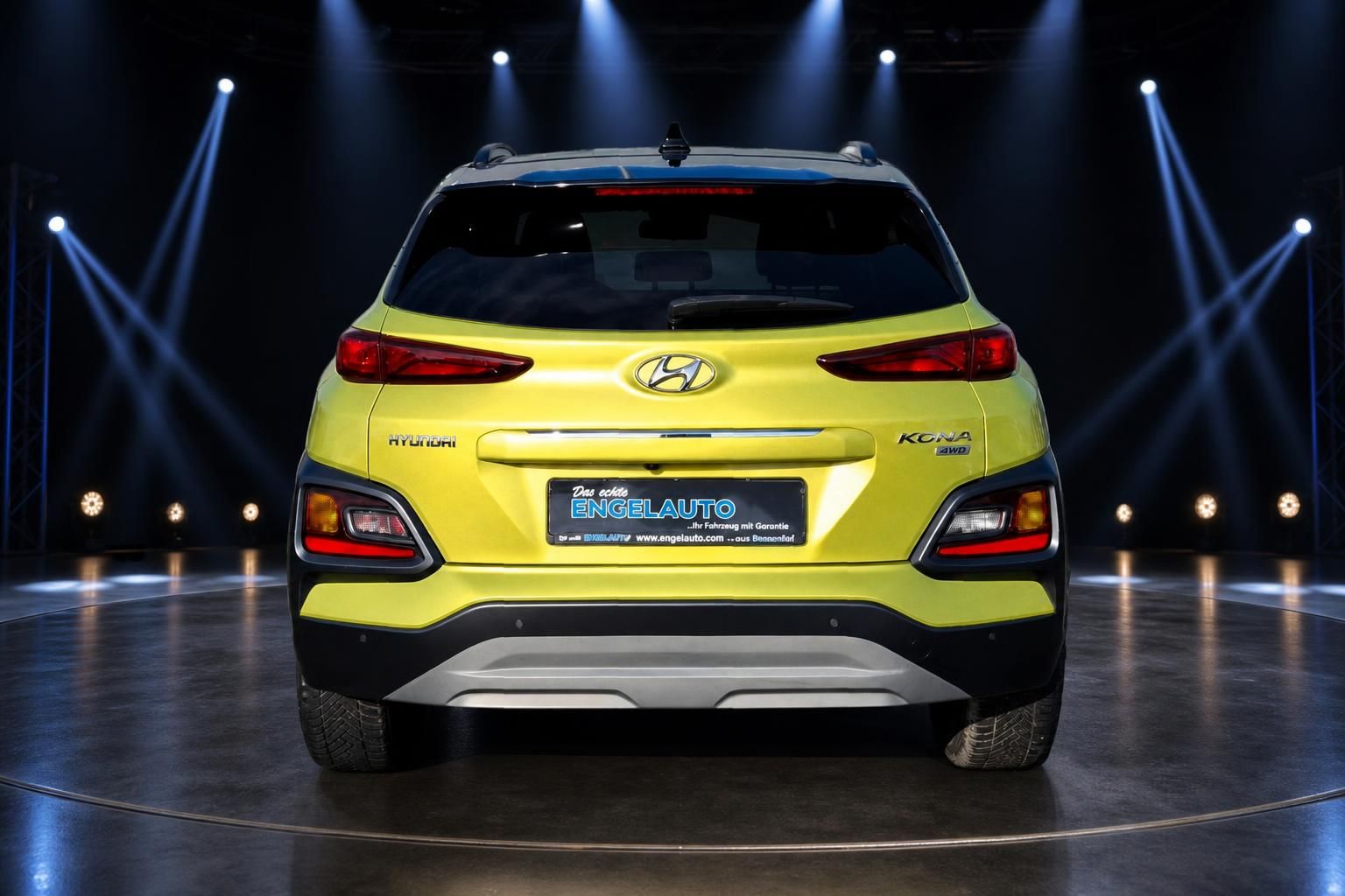 Hyundai Kona AWD Heckansicht in gelb mit schwarzem Dach und LED-Rücklichtern