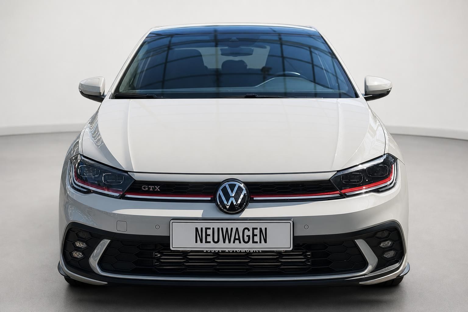 VW Polo GTX Weiß, Frontalansicht im Studio