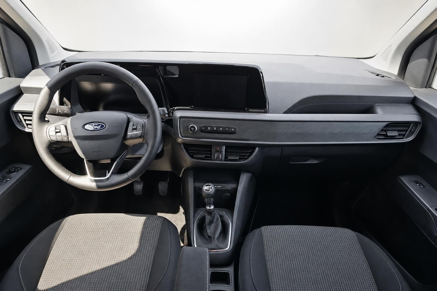 Ford Cockpit mit Lenkrad, Schaltung und Sitzen im Detail