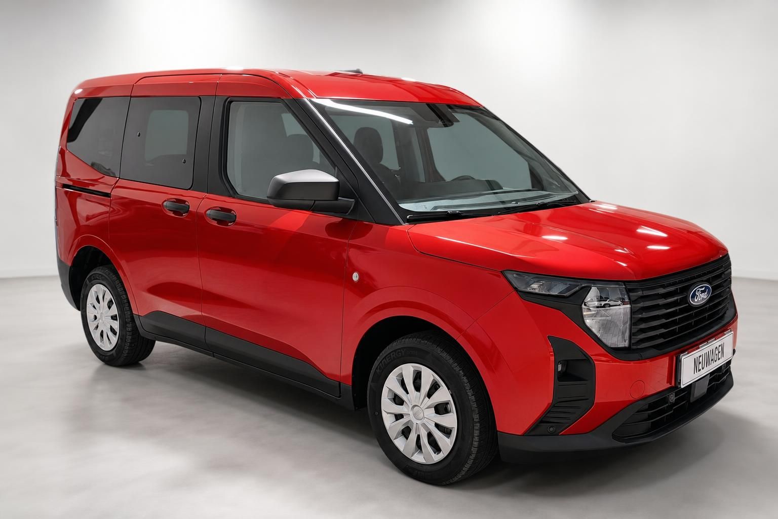 Ford Tourneo Courier rot Frontansicht schraeg Neuwagen