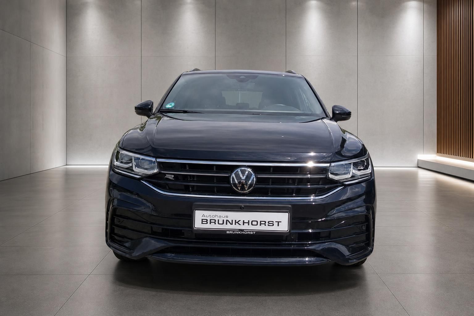VW Tiguan Allspace dunkelblau Frontansicht – R-Line SUV bei Autohaus Brunkhorst kaufen