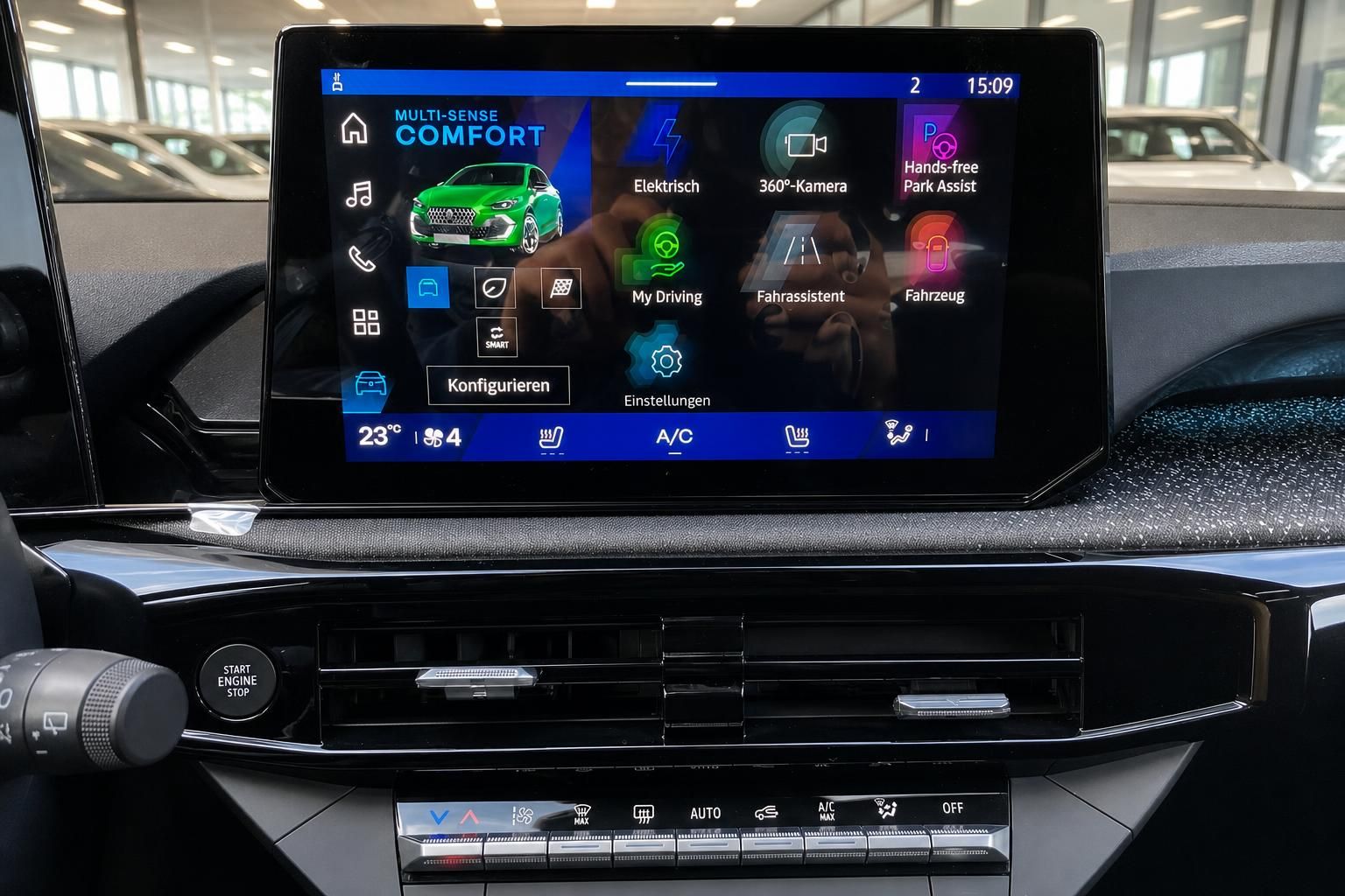Infotainment-Touchscreen mit Multi-Sense Comfort Menü, 360-Grad-Kamera und Fahrassistenten-Funktionen