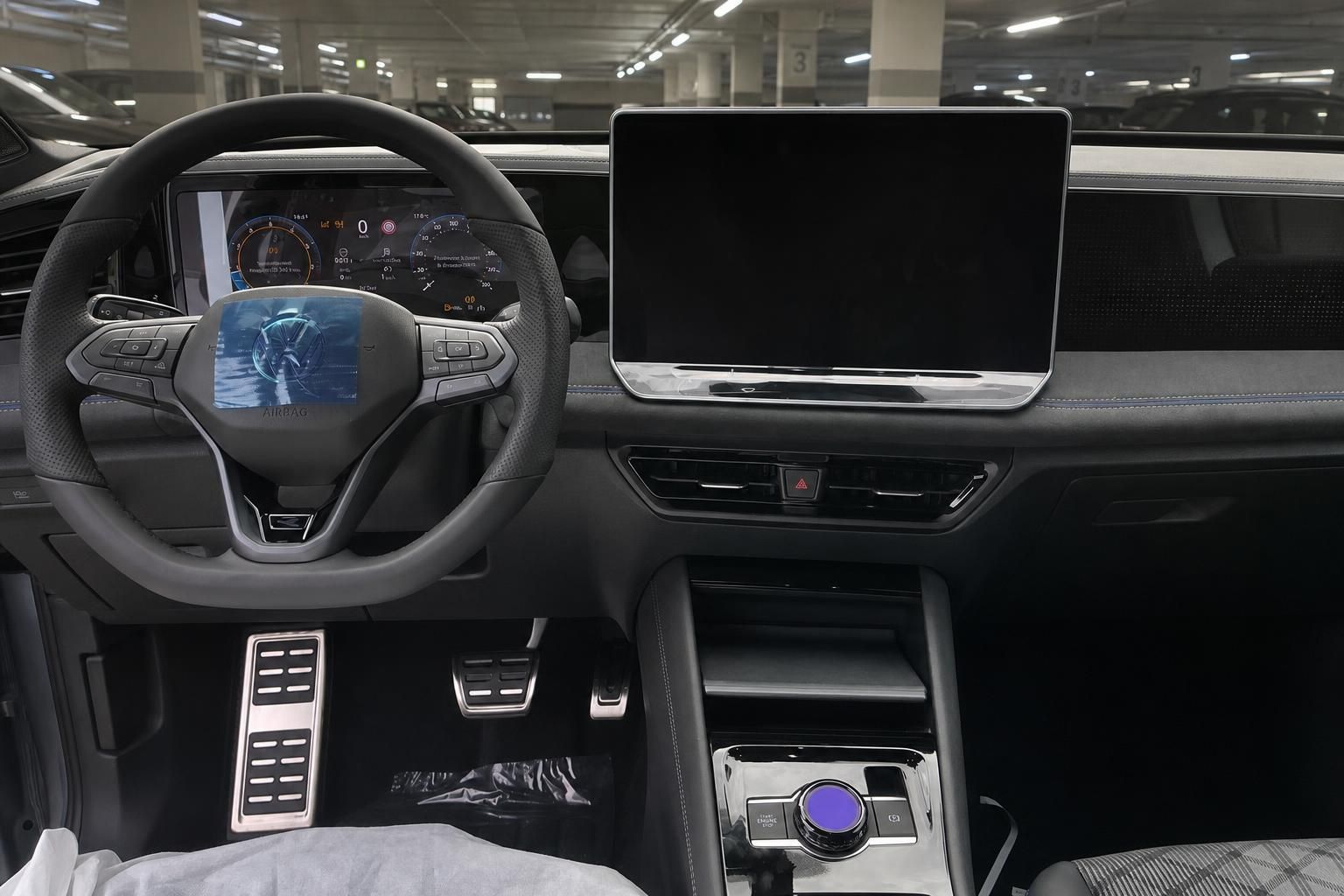 VW Tiguan Cockpit mit digitalem Display und Multifunktionslenkrad