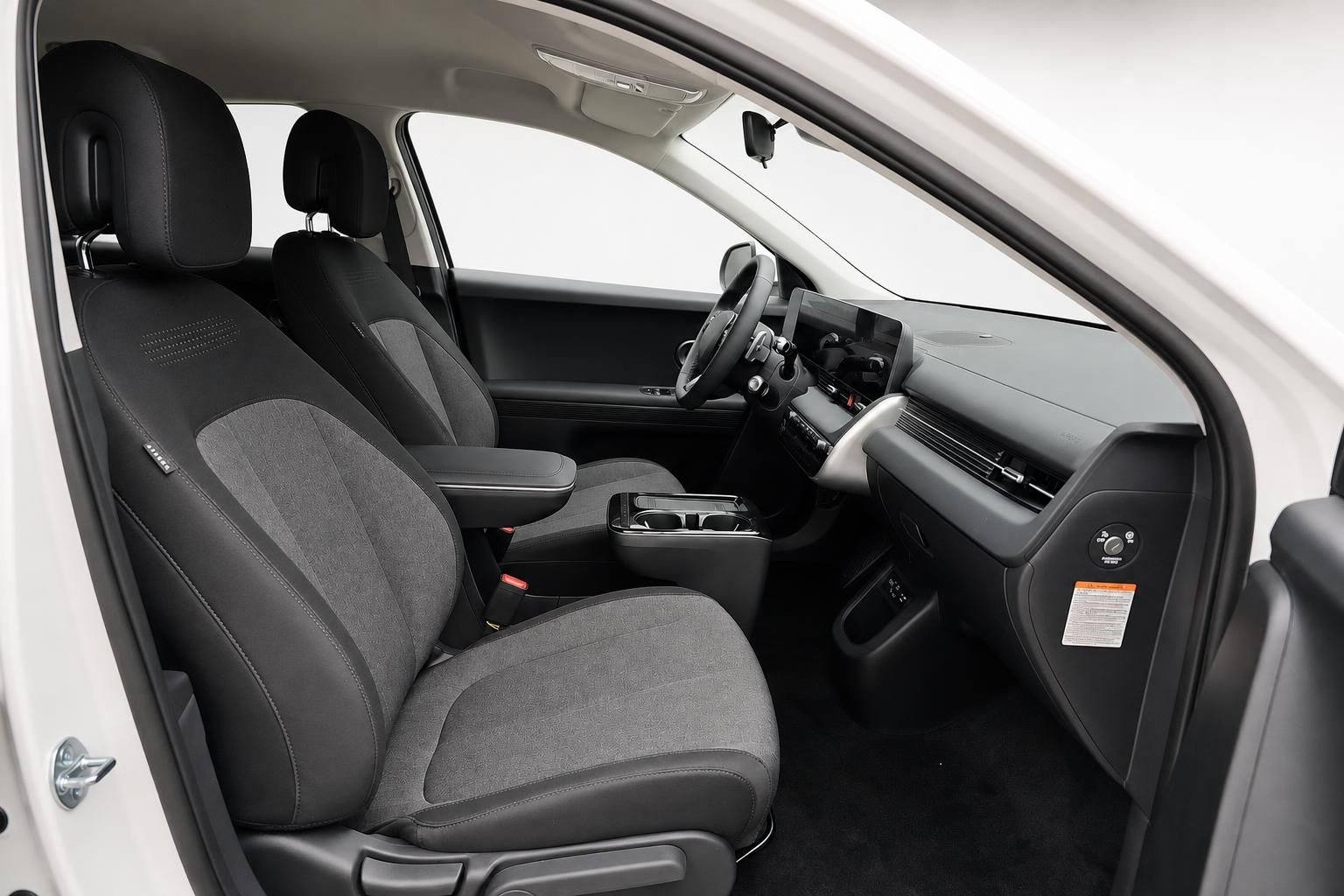 Fahrersitz und Armaturenbrett im Hyundai Ioniq 5 Innenraum