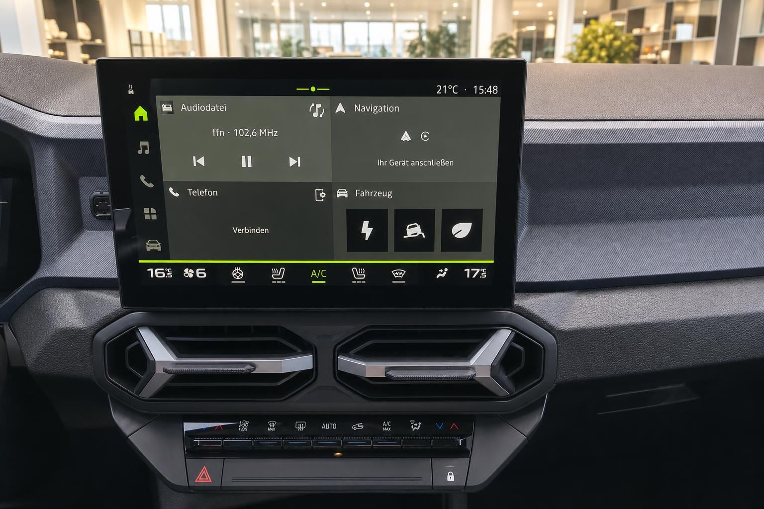 Dacia Touchscreen Infotainment-System mit Navigation, Audio und Klimasteuerung