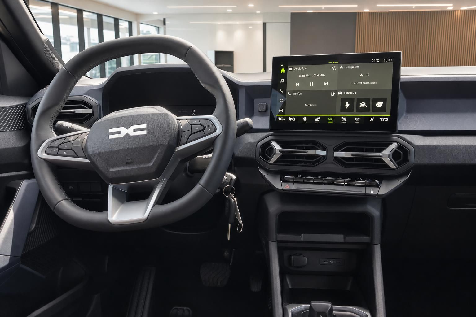 Dacia Bigster Hybrid Innenraum Cockpit mit Lenkrad und Touchscreen-Infotainmentsystem