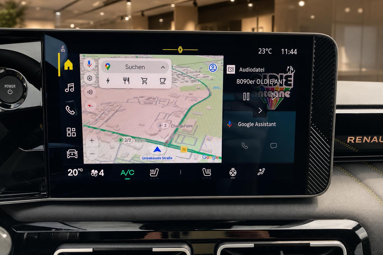 Renault Infotainment-Display mit Android Auto Navigation und Google Assistant Detailaufnahme