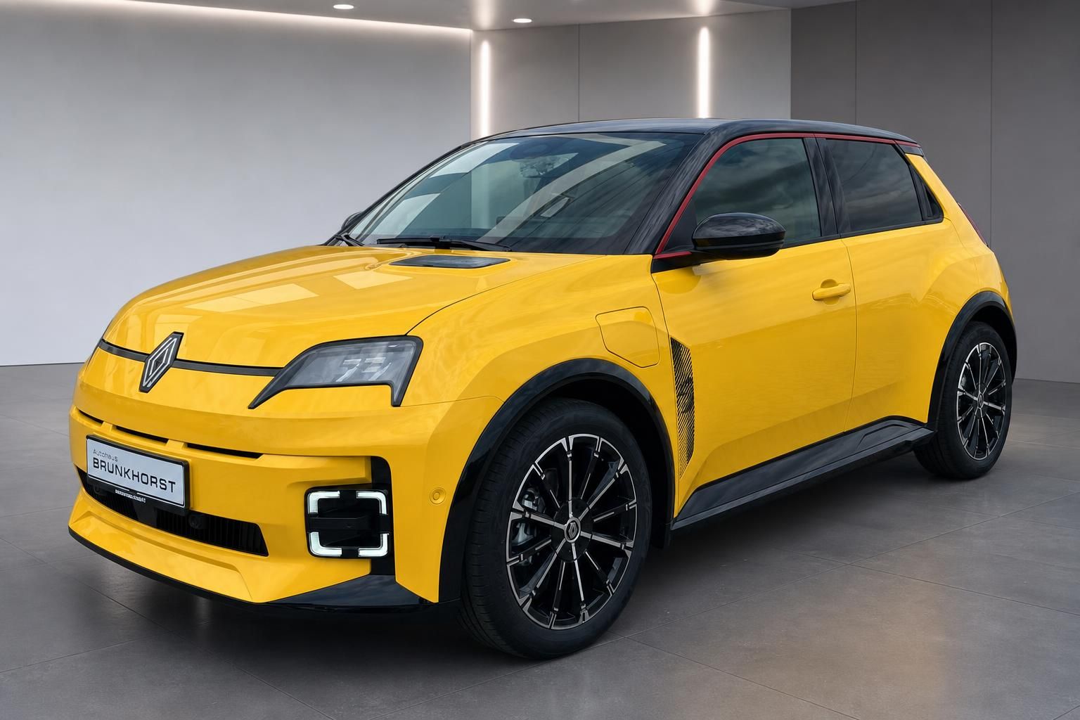 Renault 5 E-Tech Electric gelb Schrägansicht vorne links im Autohaus Brunkhorst