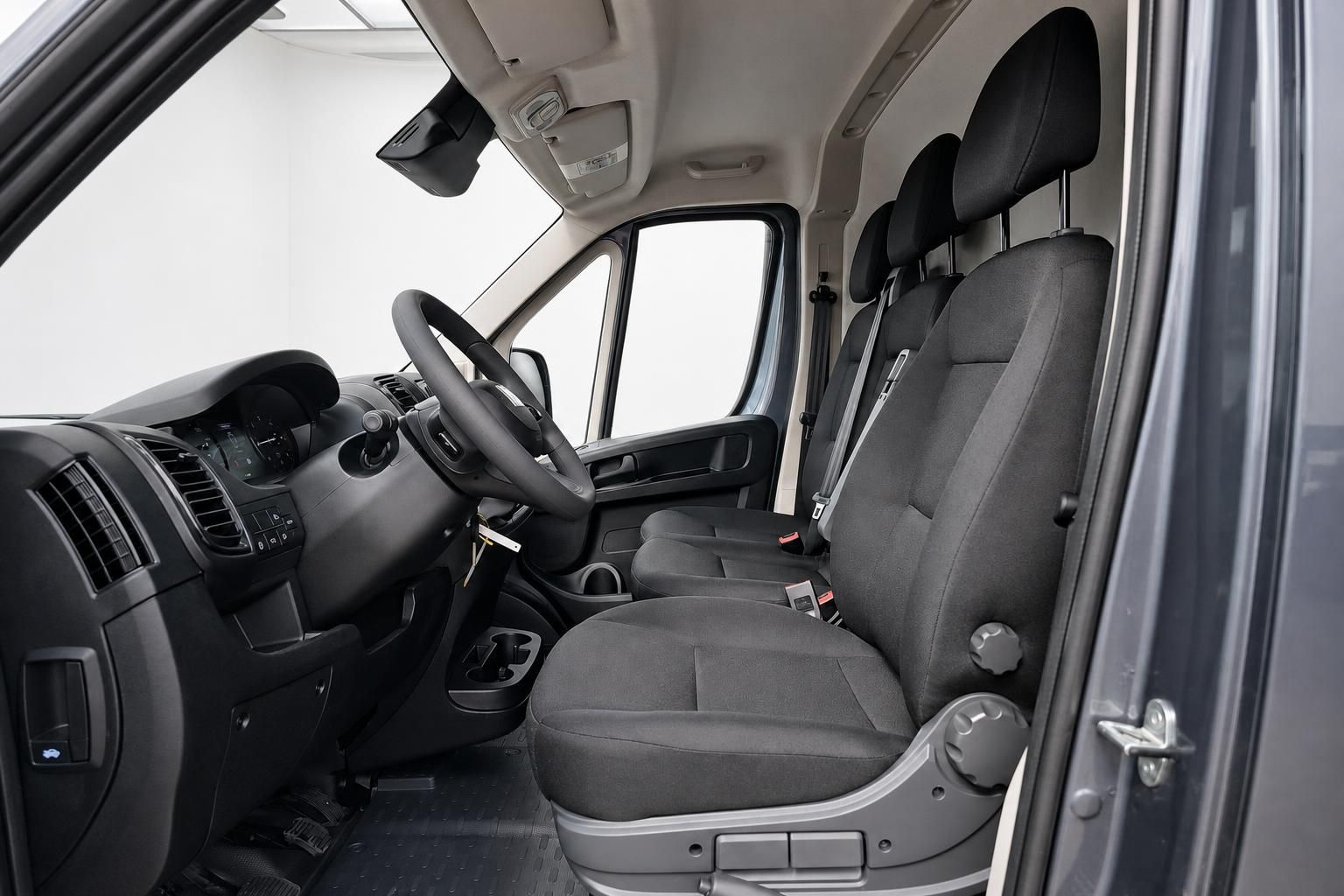 Fiat Ducato Innenraum, Vordersitze und Cockpit im Detail