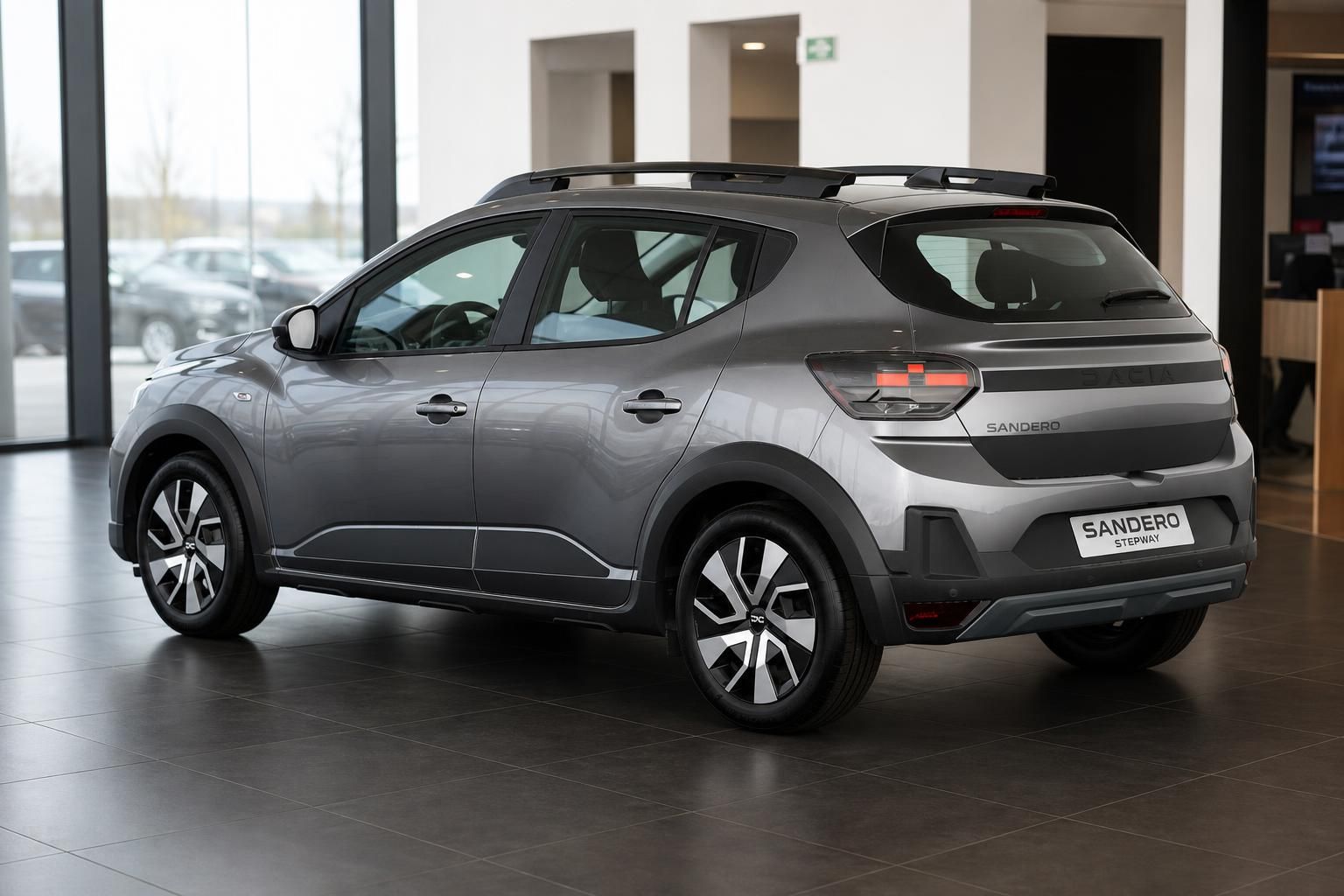 Dacia Sandero Stepway grau Heckansicht im Autohaus Showroom