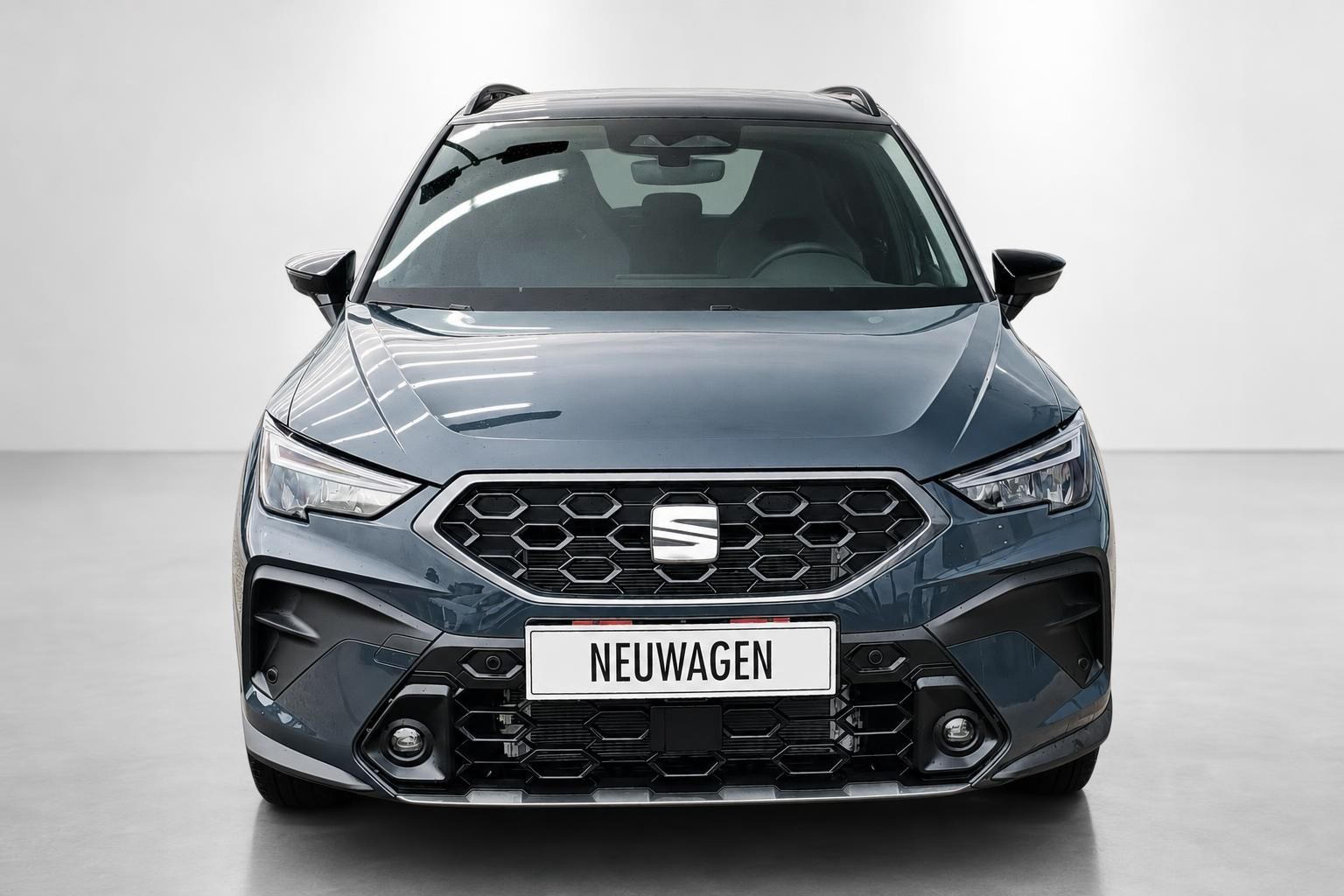 Seat Arona Frontansicht mit Kuehlergrill und Kennzeichen Neuwagen