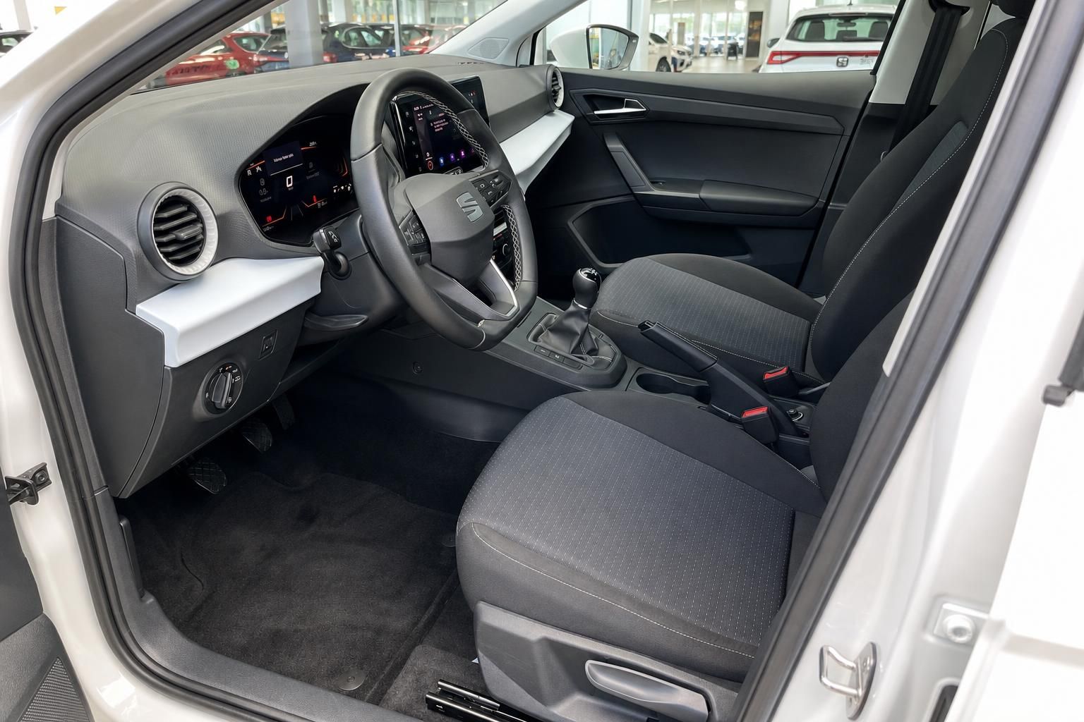 SEAT Ibiza Innenraum Fahrersitz und Cockpit
