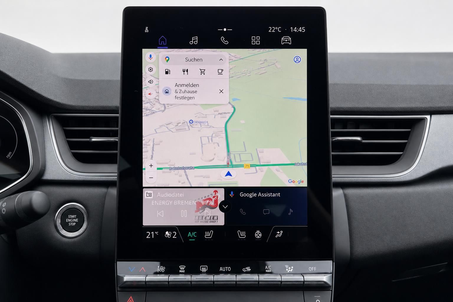Fahrzeug Infotainment-Display mit Navigationskarte und Klimasteuerung - Cockpit-Detail